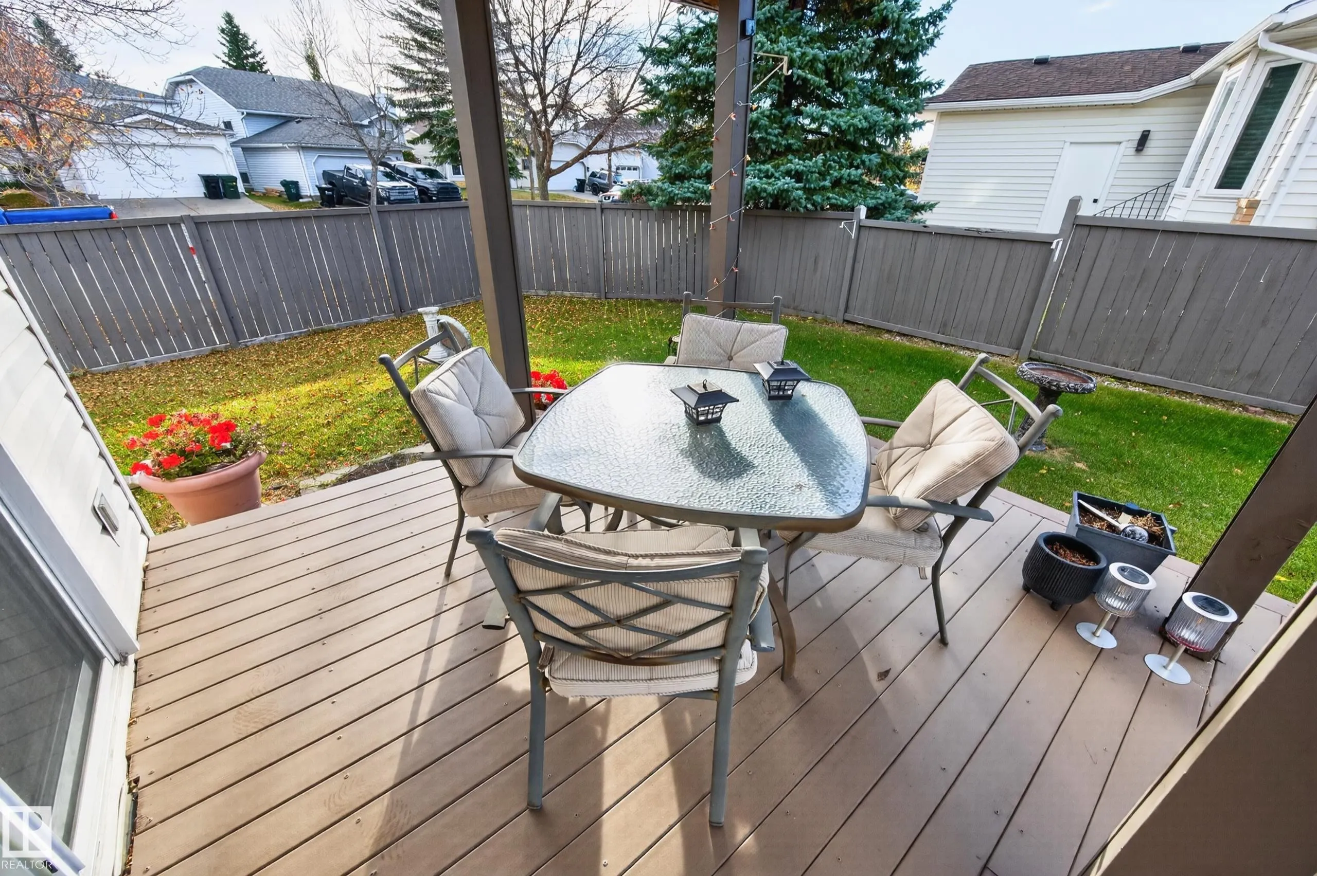 524 RAINBOW Crescent