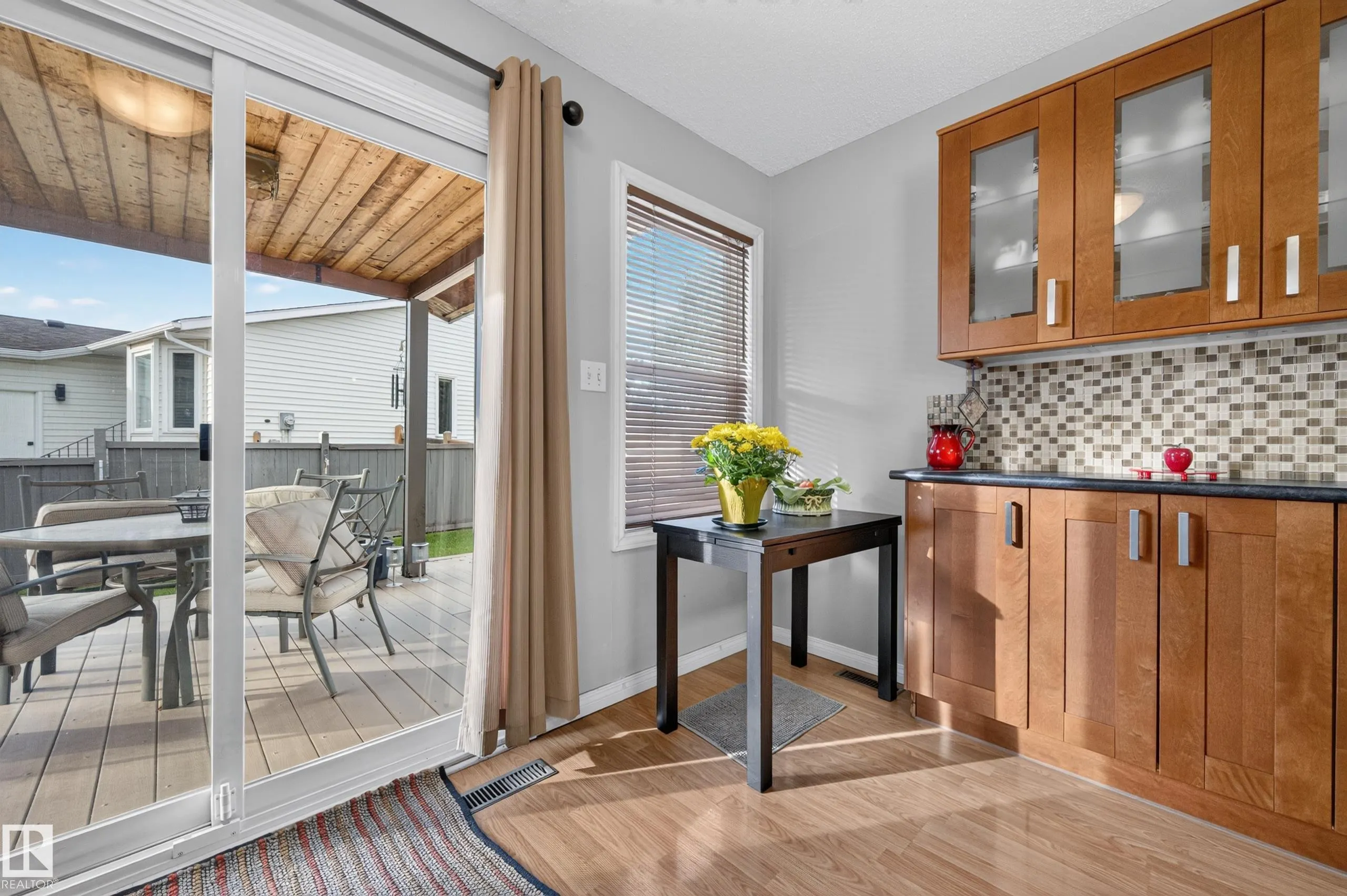 524 RAINBOW Crescent