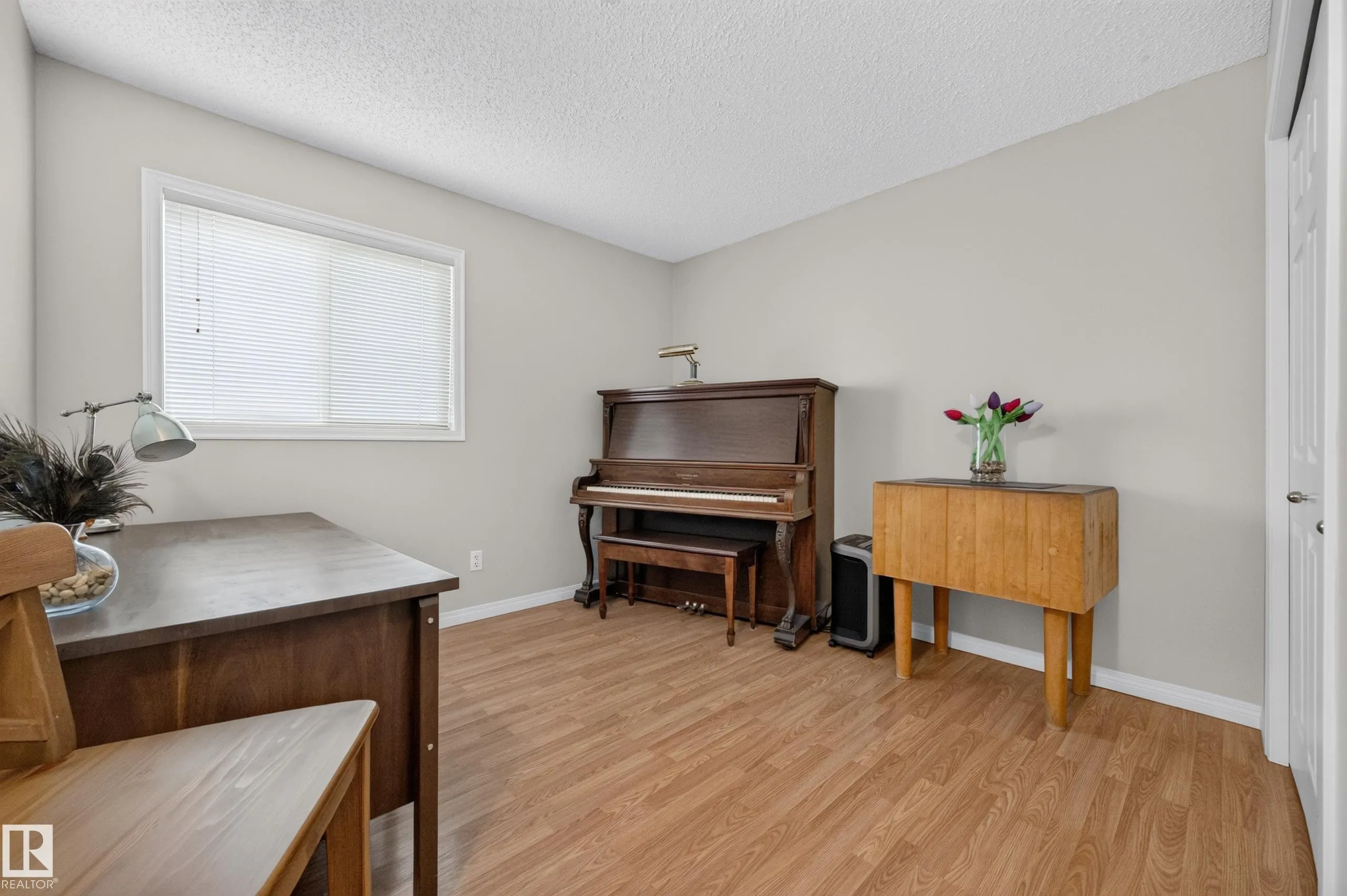 524 RAINBOW Crescent