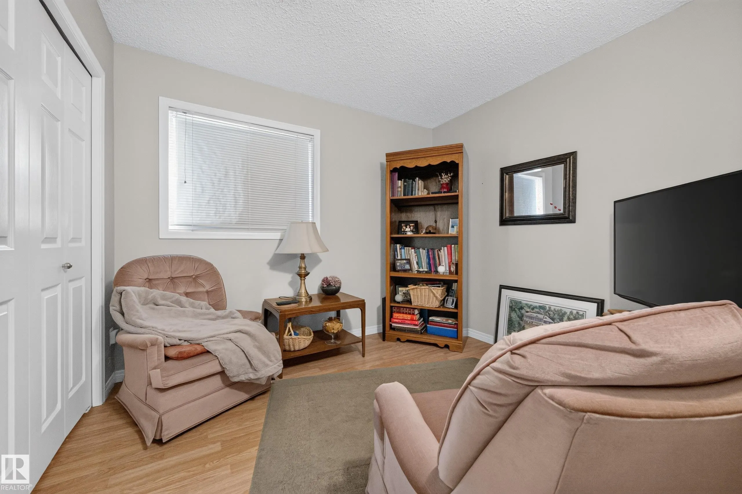 524 RAINBOW Crescent