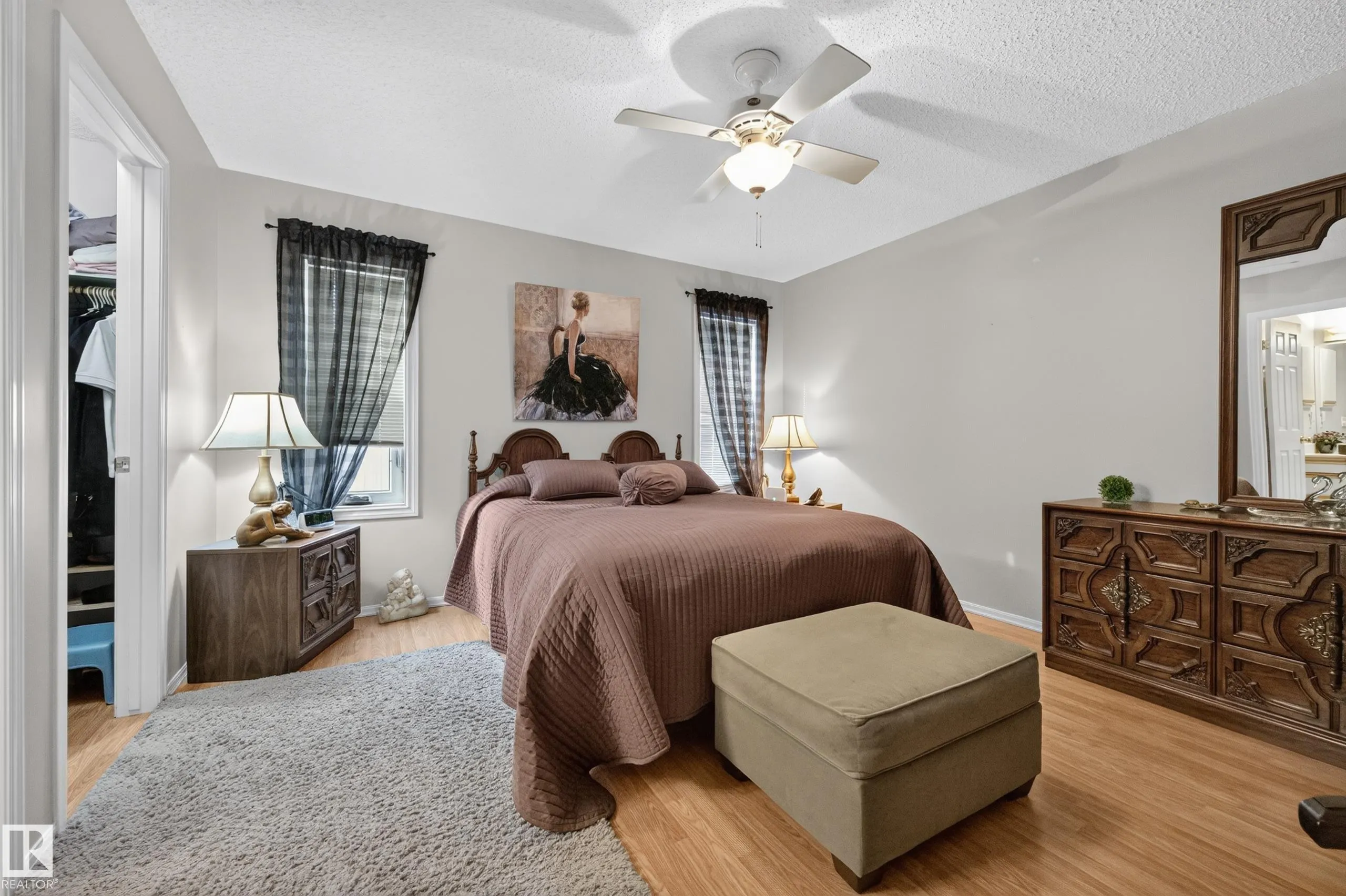 524 RAINBOW Crescent