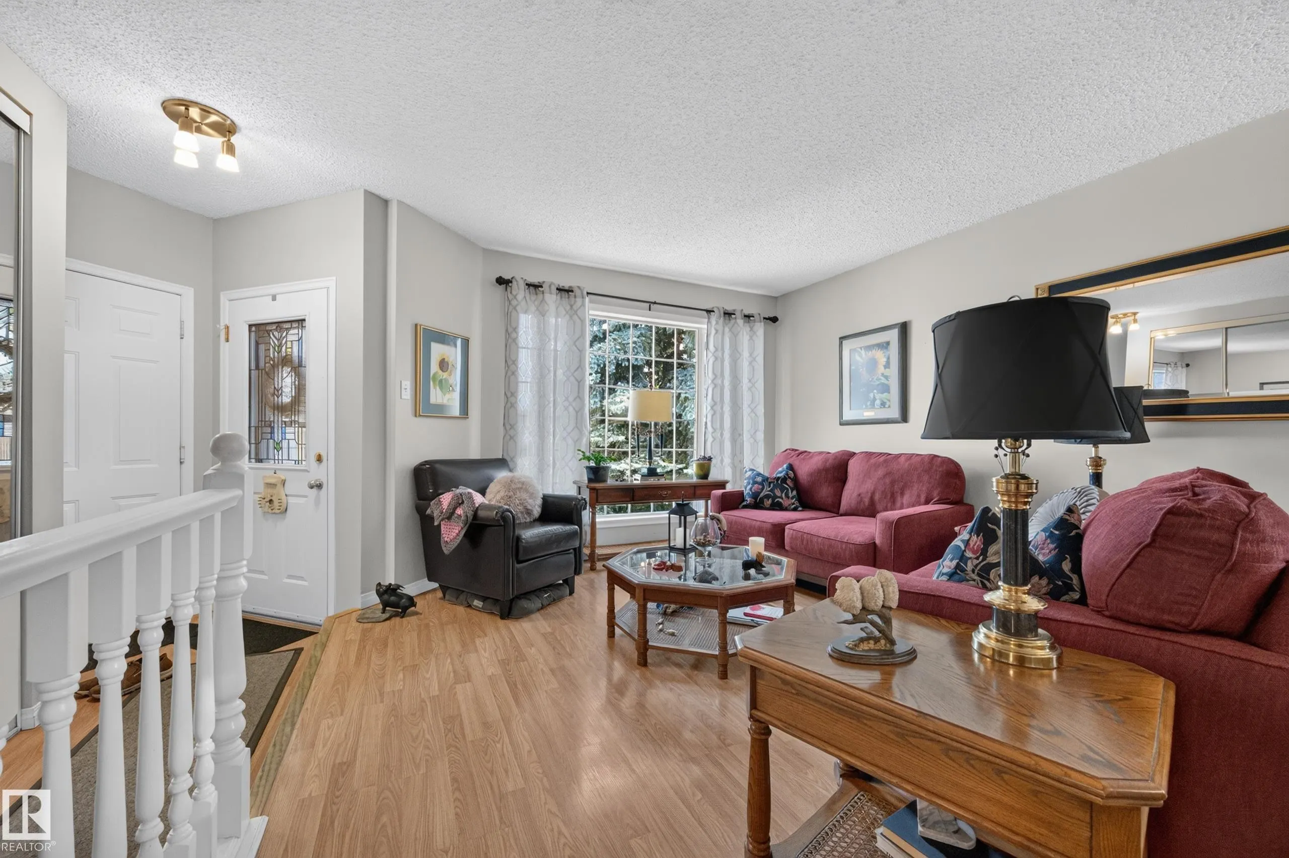 524 RAINBOW Crescent