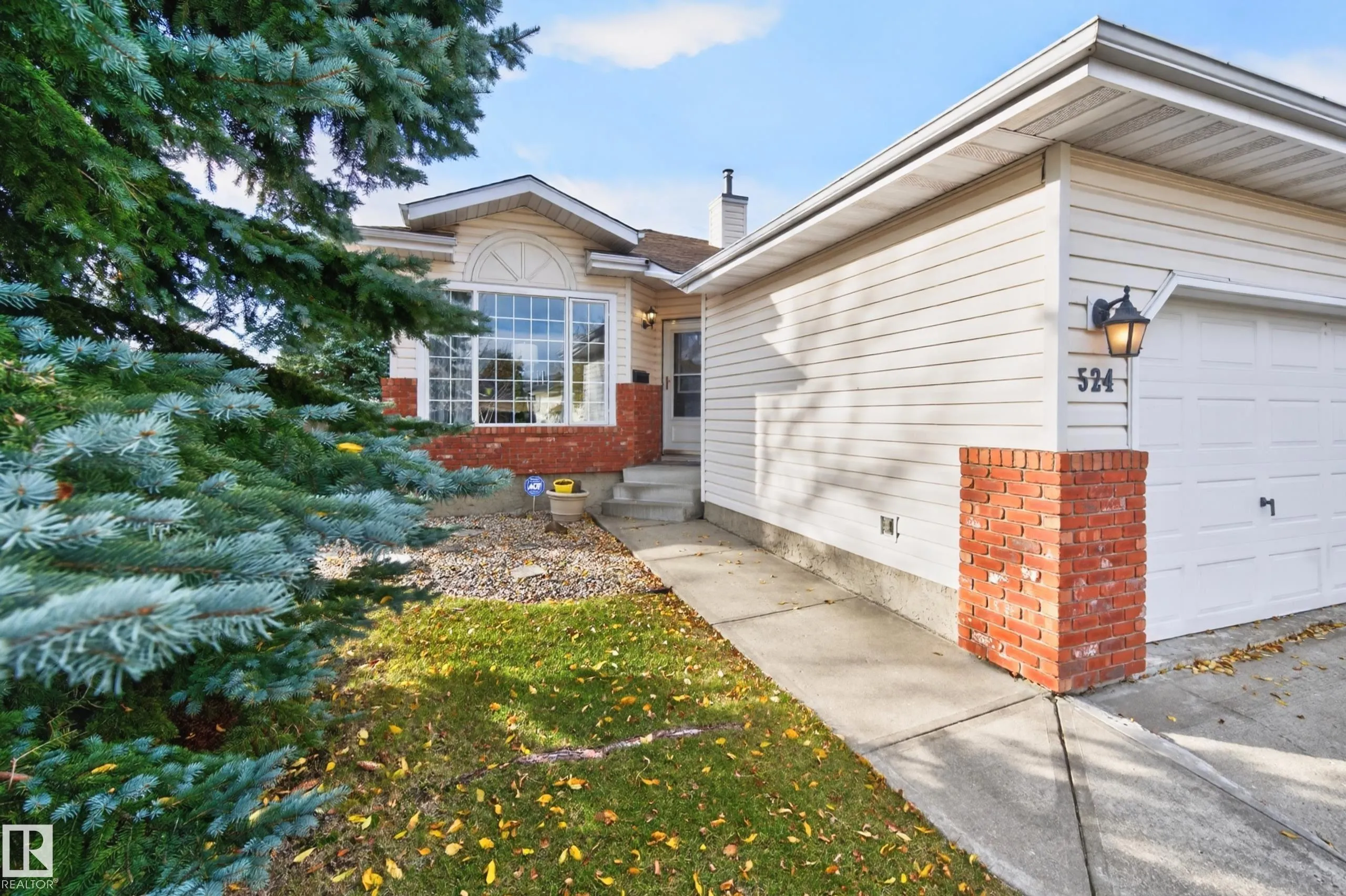 524 RAINBOW Crescent