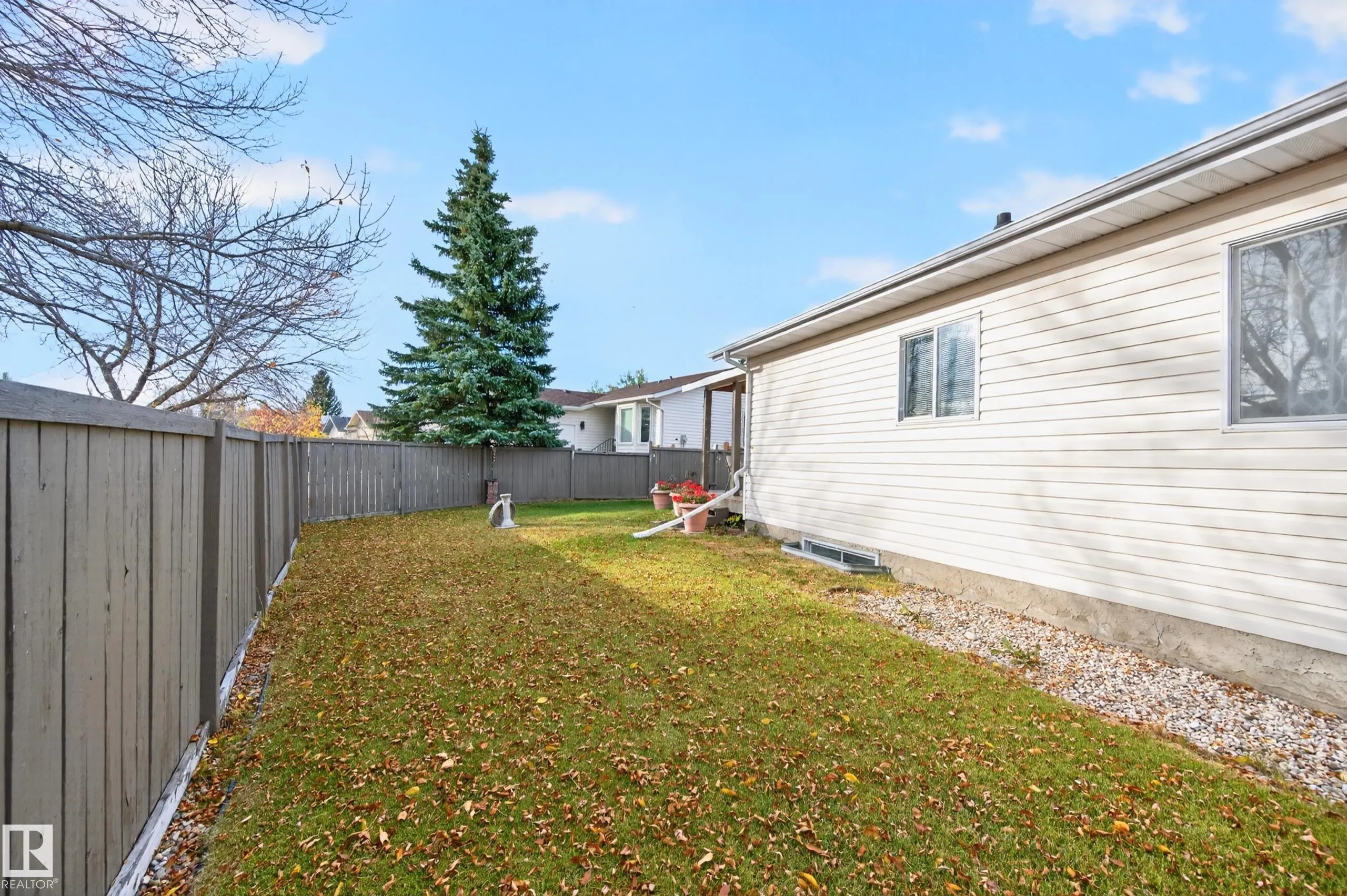 524 RAINBOW Crescent
