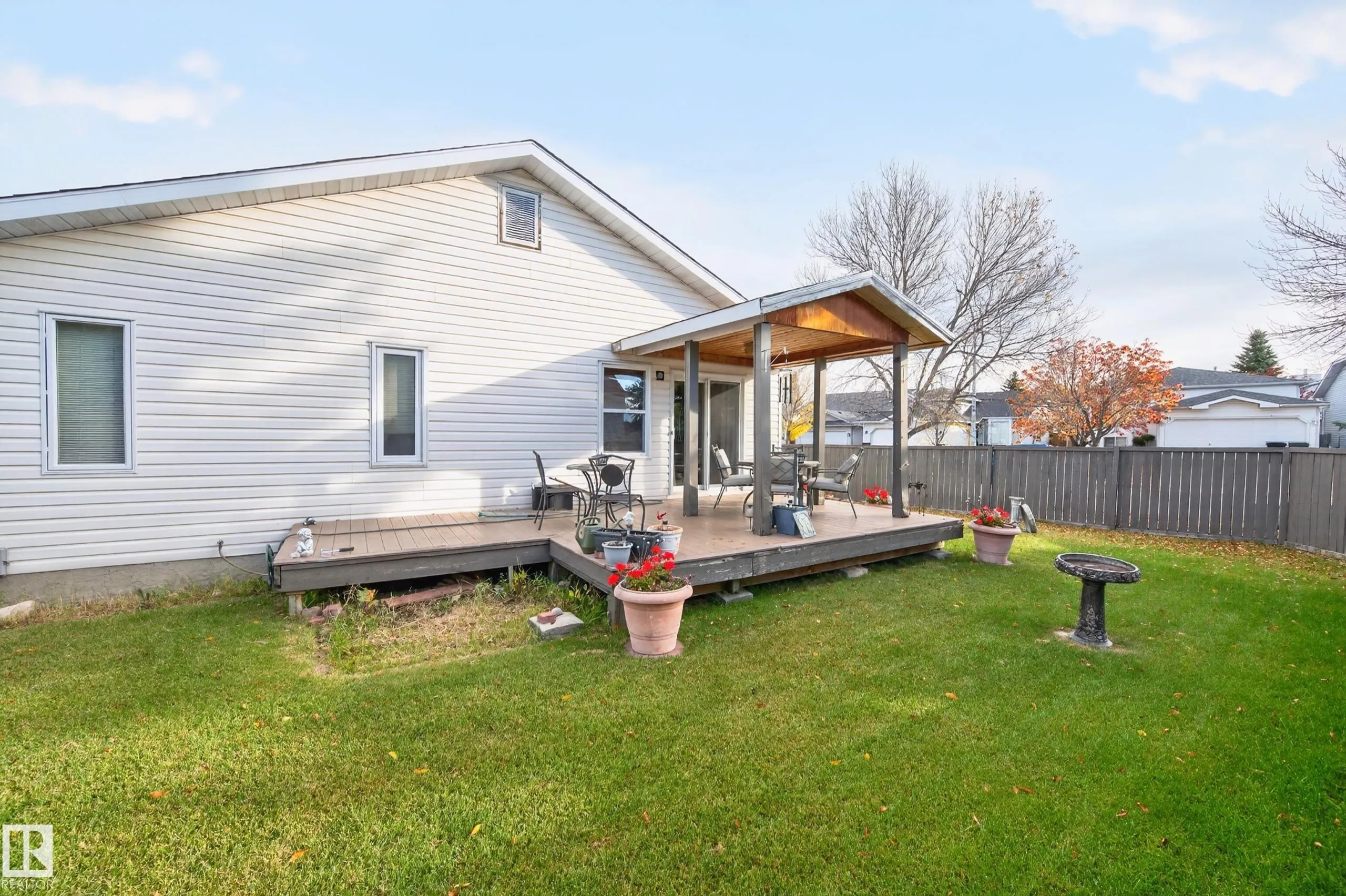 524 RAINBOW Crescent