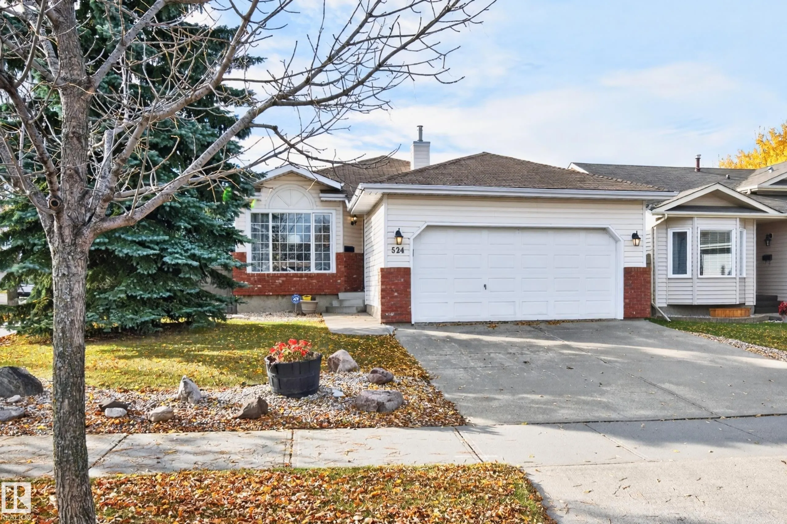 524 RAINBOW Crescent