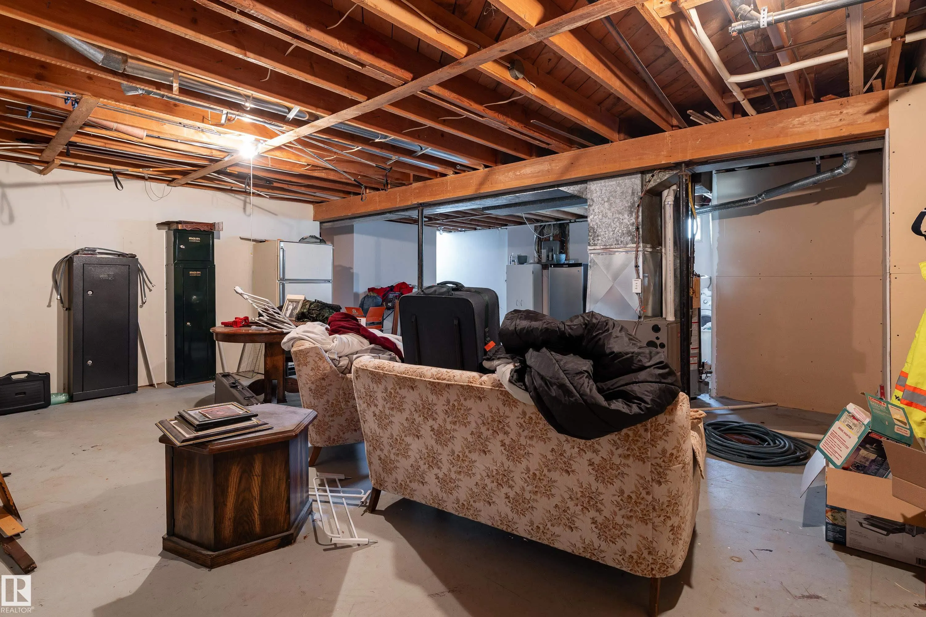 7 CAMELOT Crescent