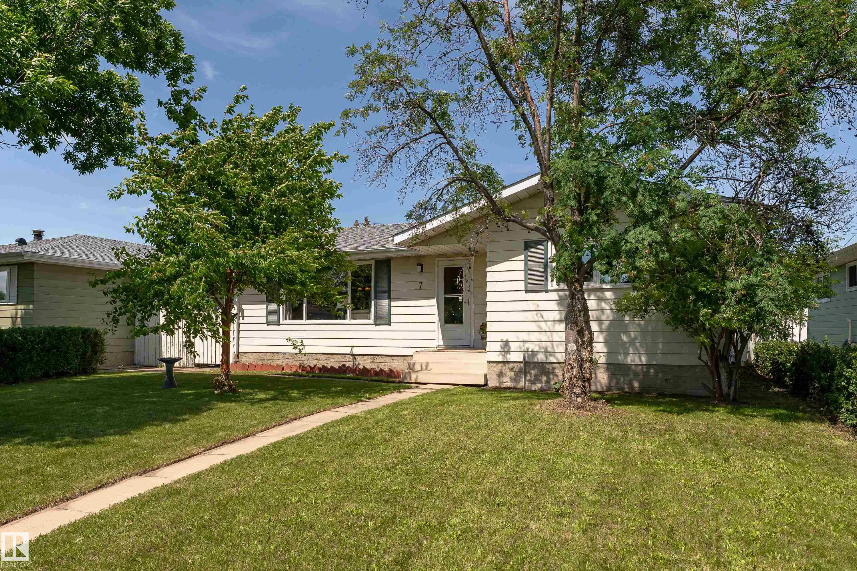 7 CAMELOT Crescent