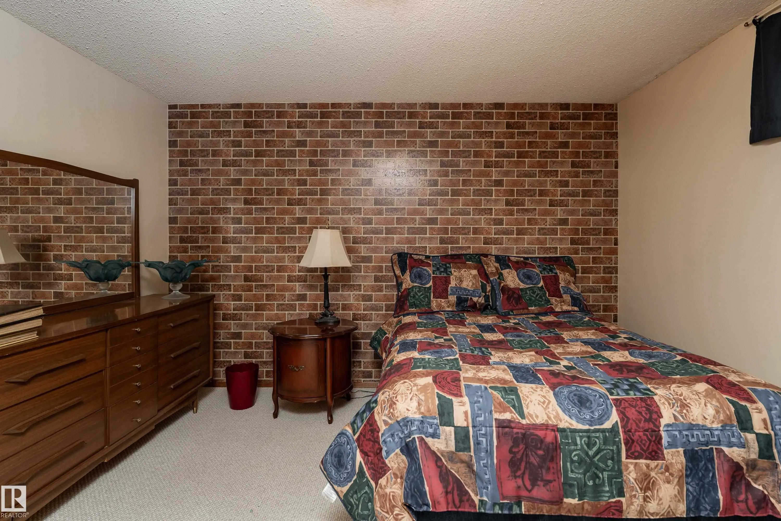 7 CAMELOT Crescent