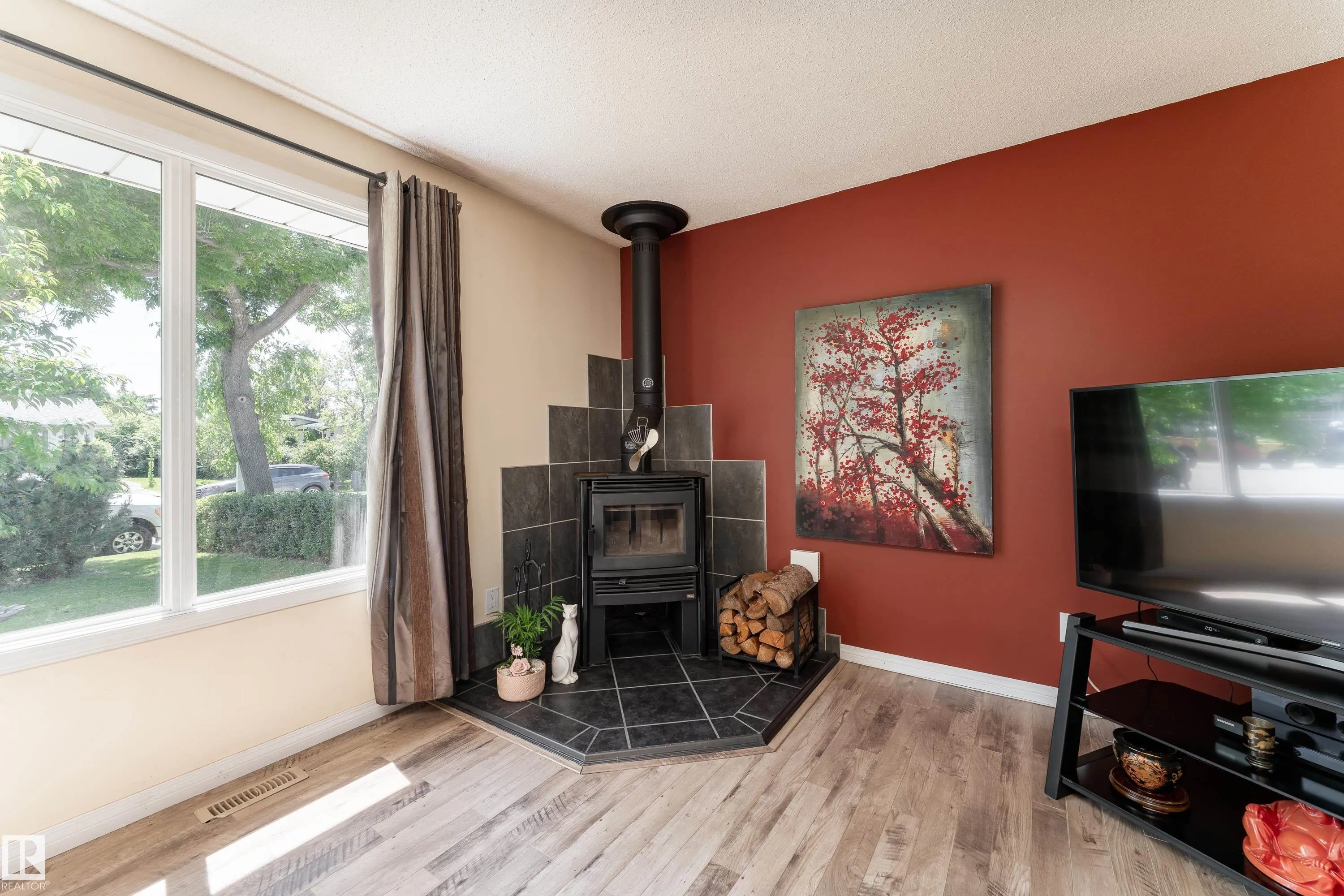 7 CAMELOT Crescent