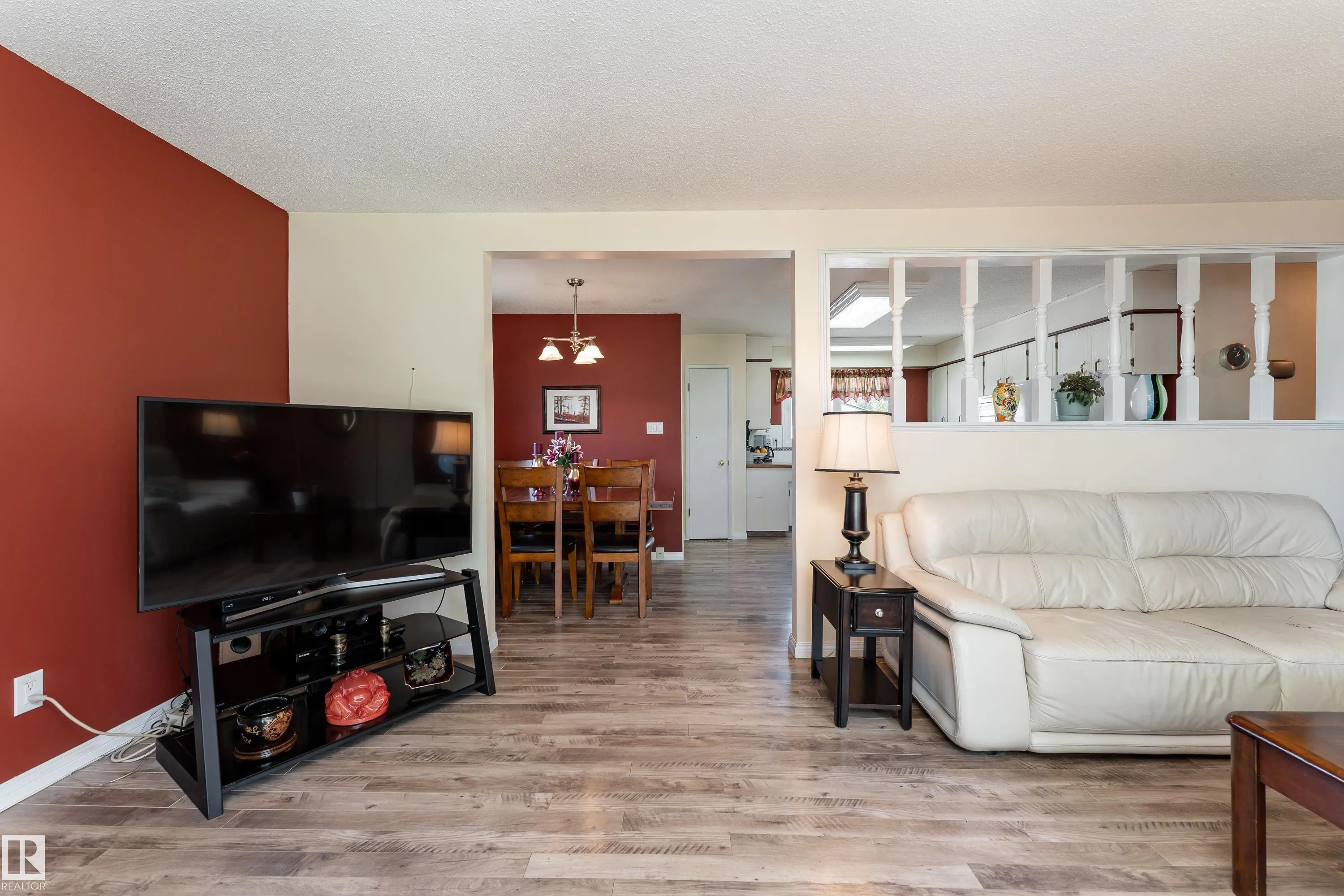 7 CAMELOT Crescent