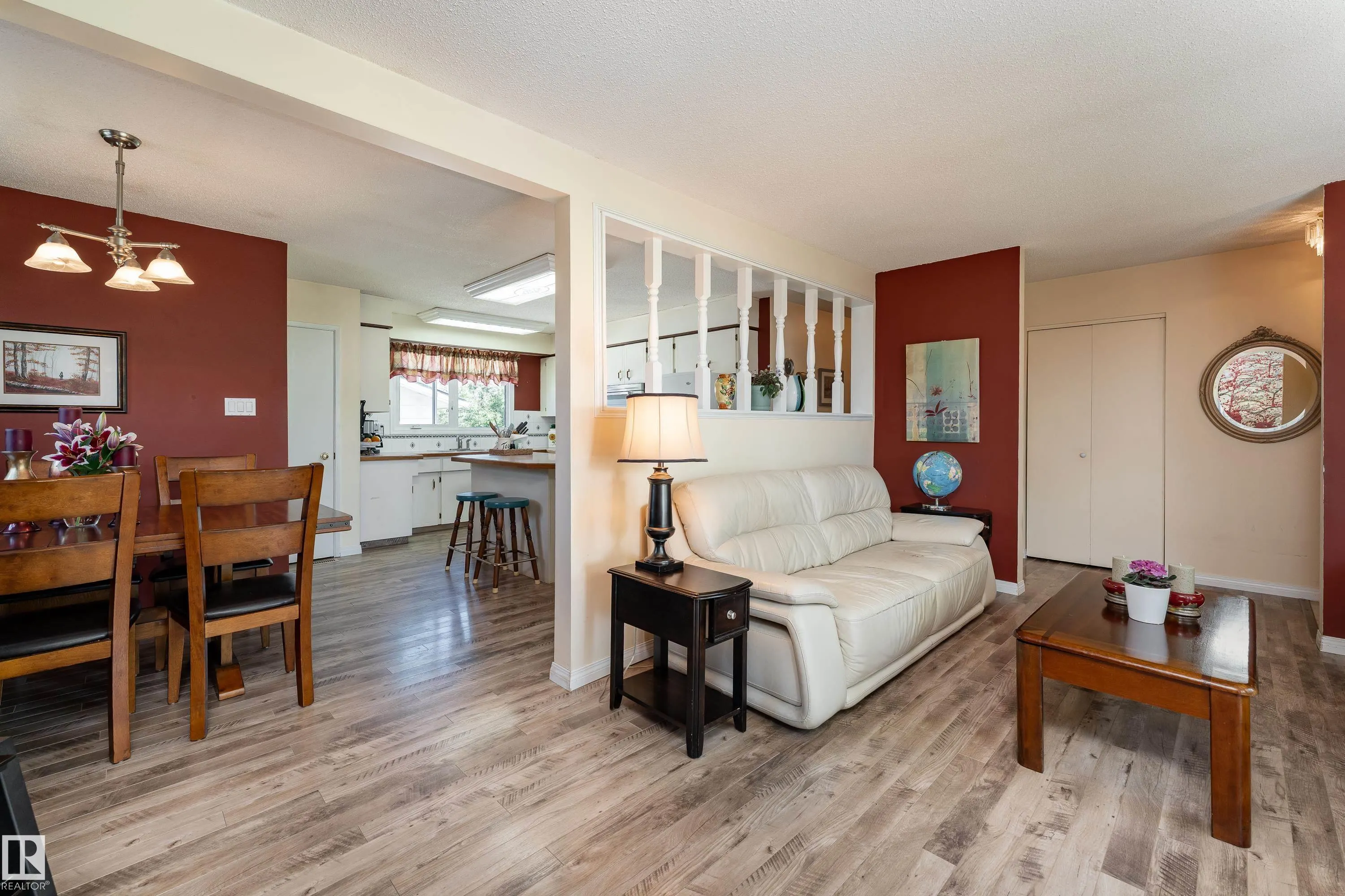 7 CAMELOT Crescent