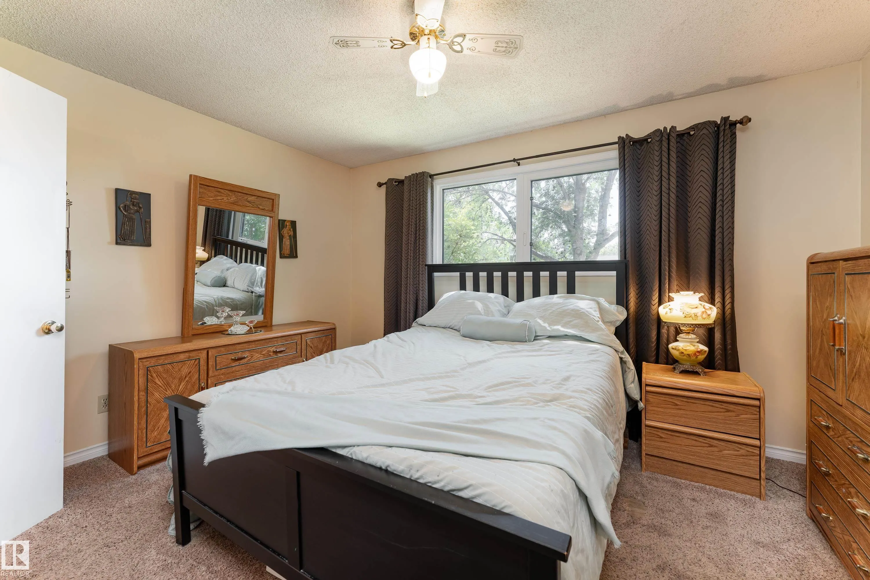 7 CAMELOT Crescent