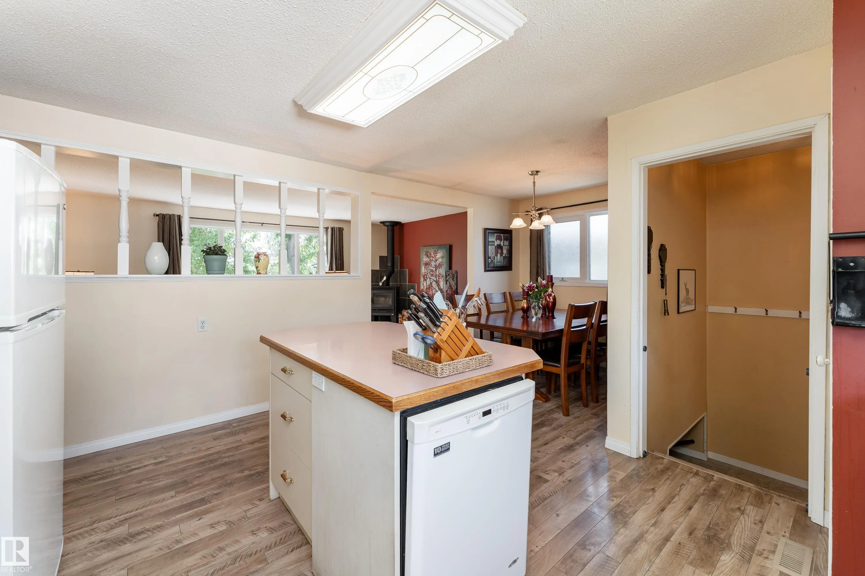 7 CAMELOT Crescent