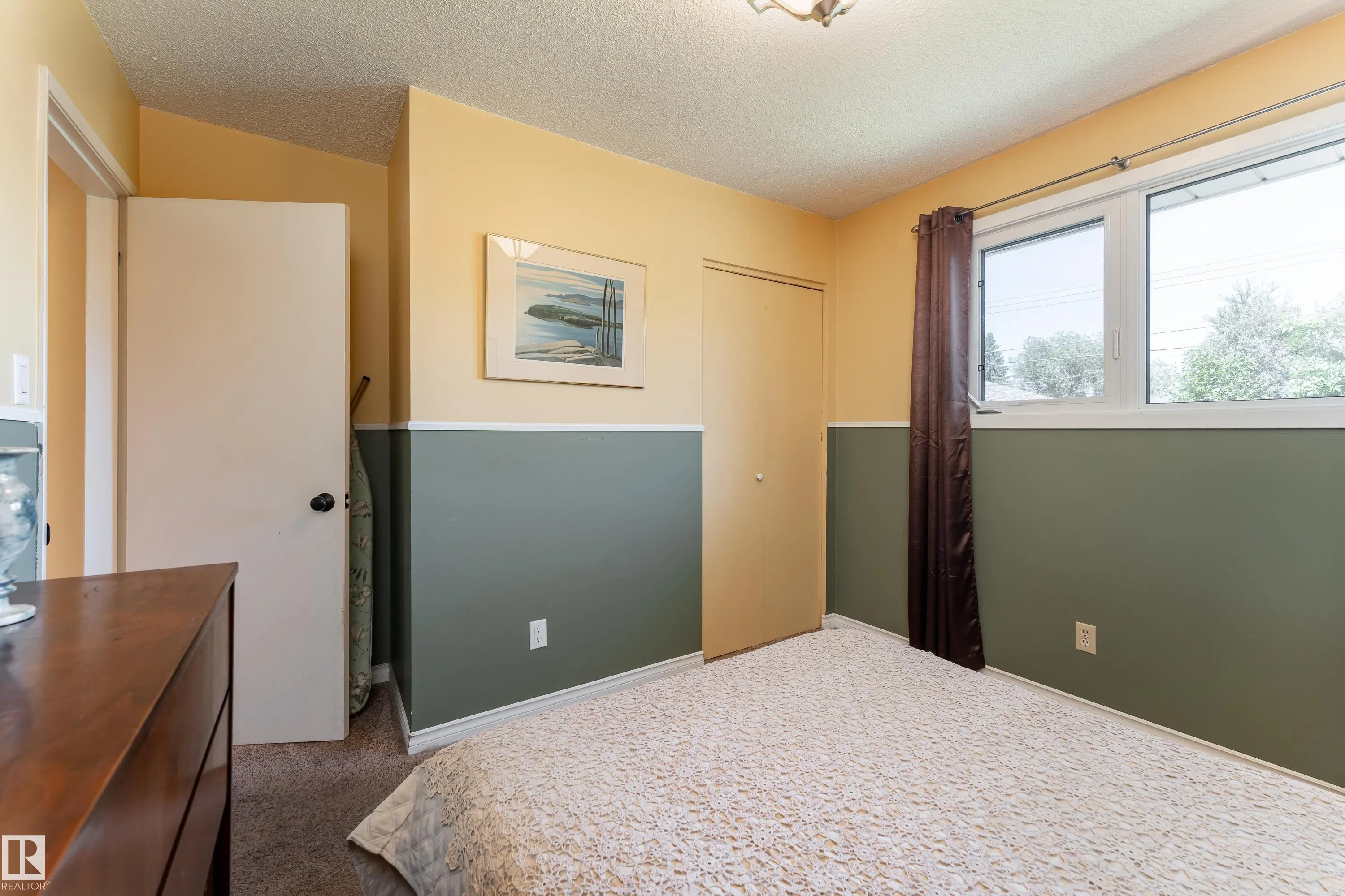 7 CAMELOT Crescent