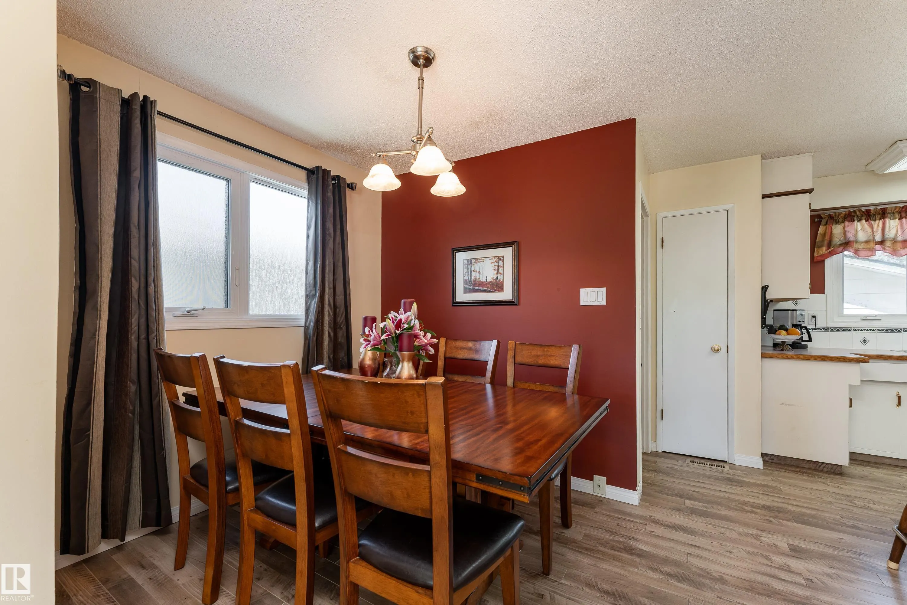 7 CAMELOT Crescent