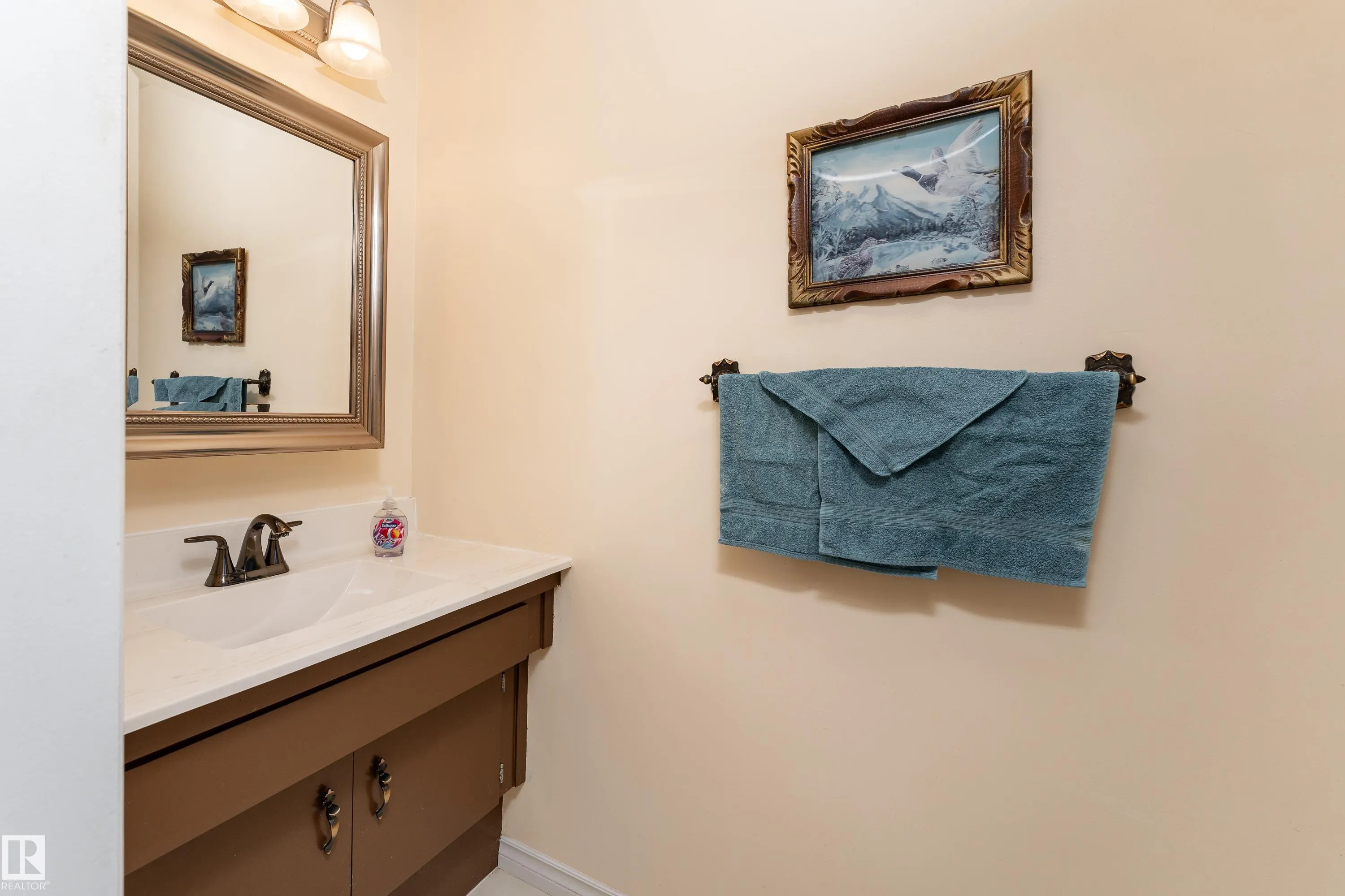 7 CAMELOT Crescent