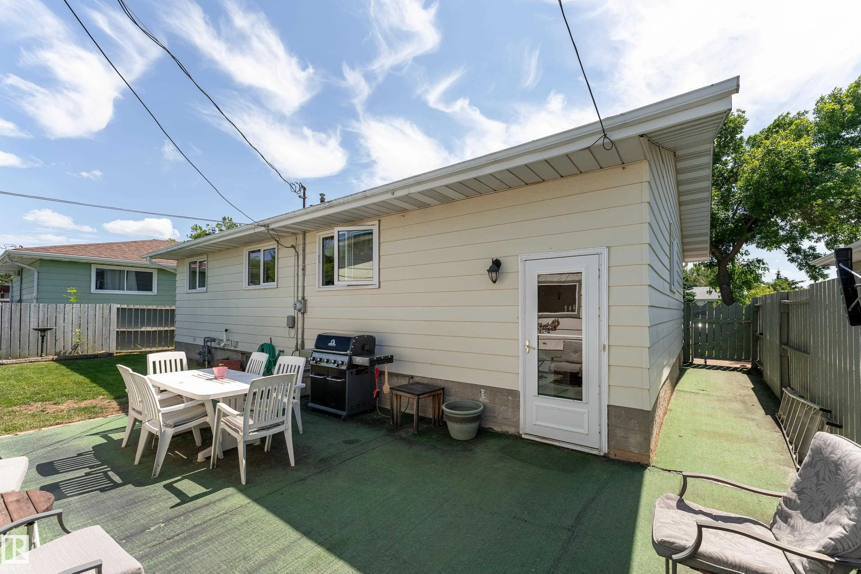 7 CAMELOT Crescent