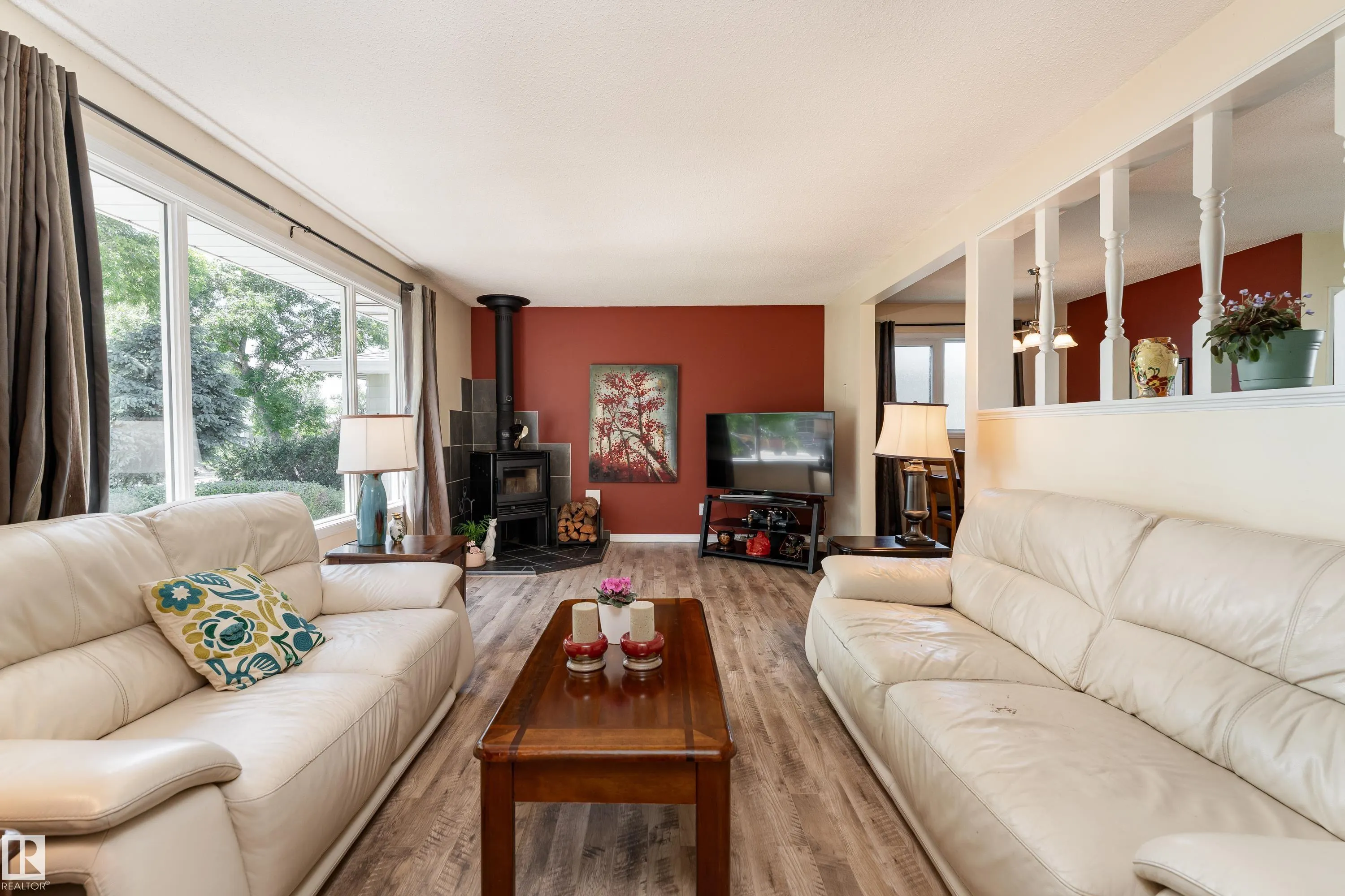 7 CAMELOT Crescent