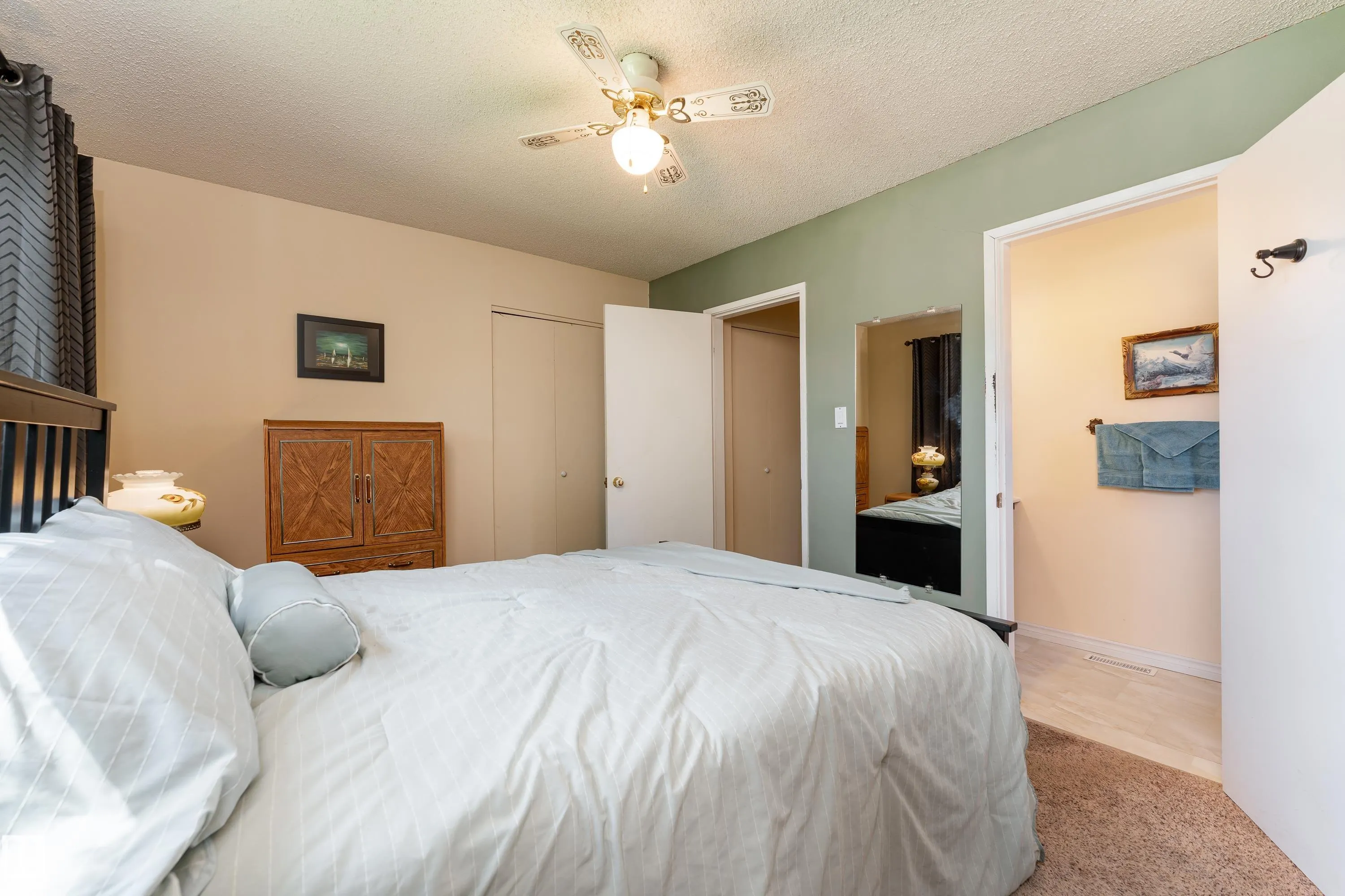 7 CAMELOT Crescent