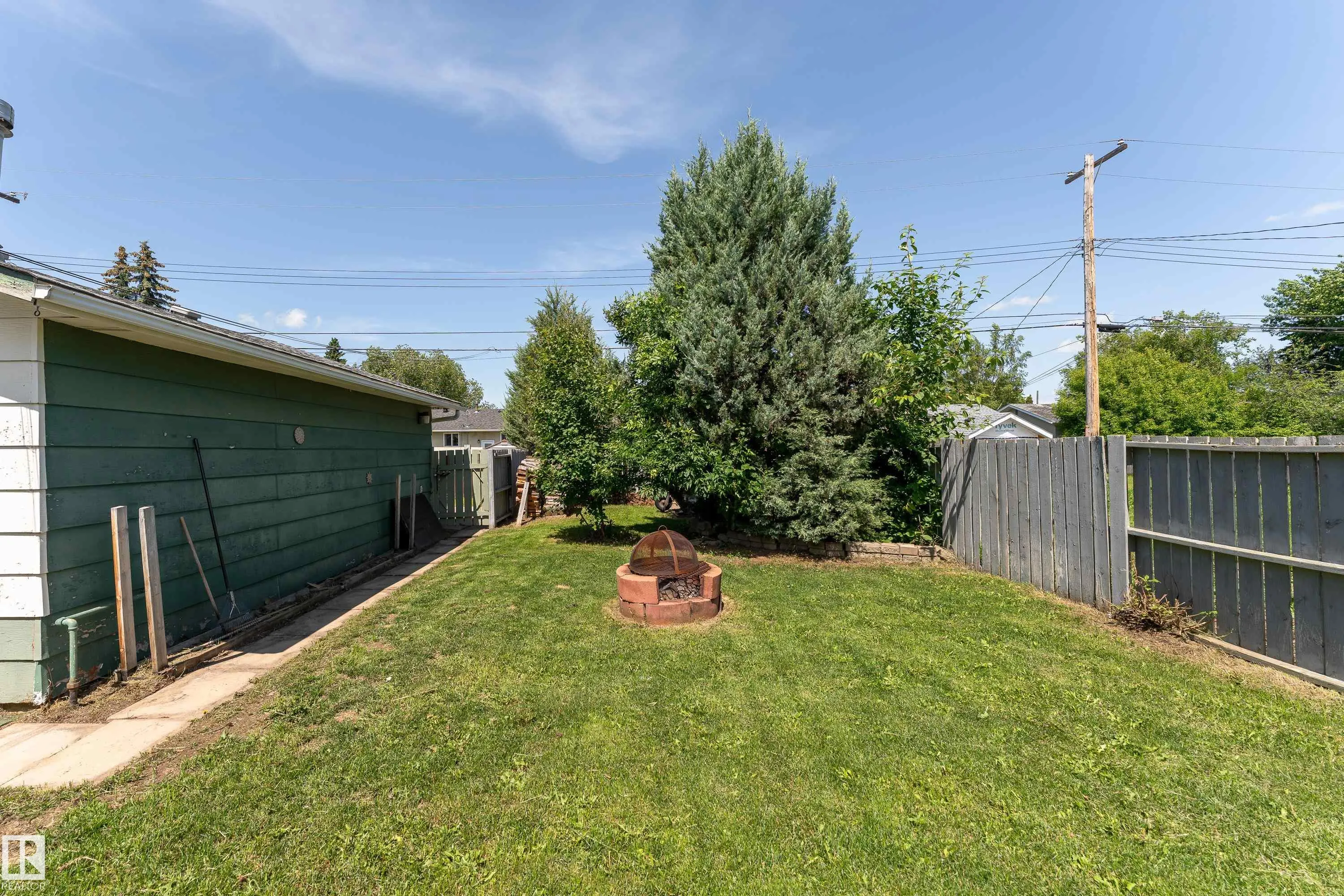 7 CAMELOT Crescent