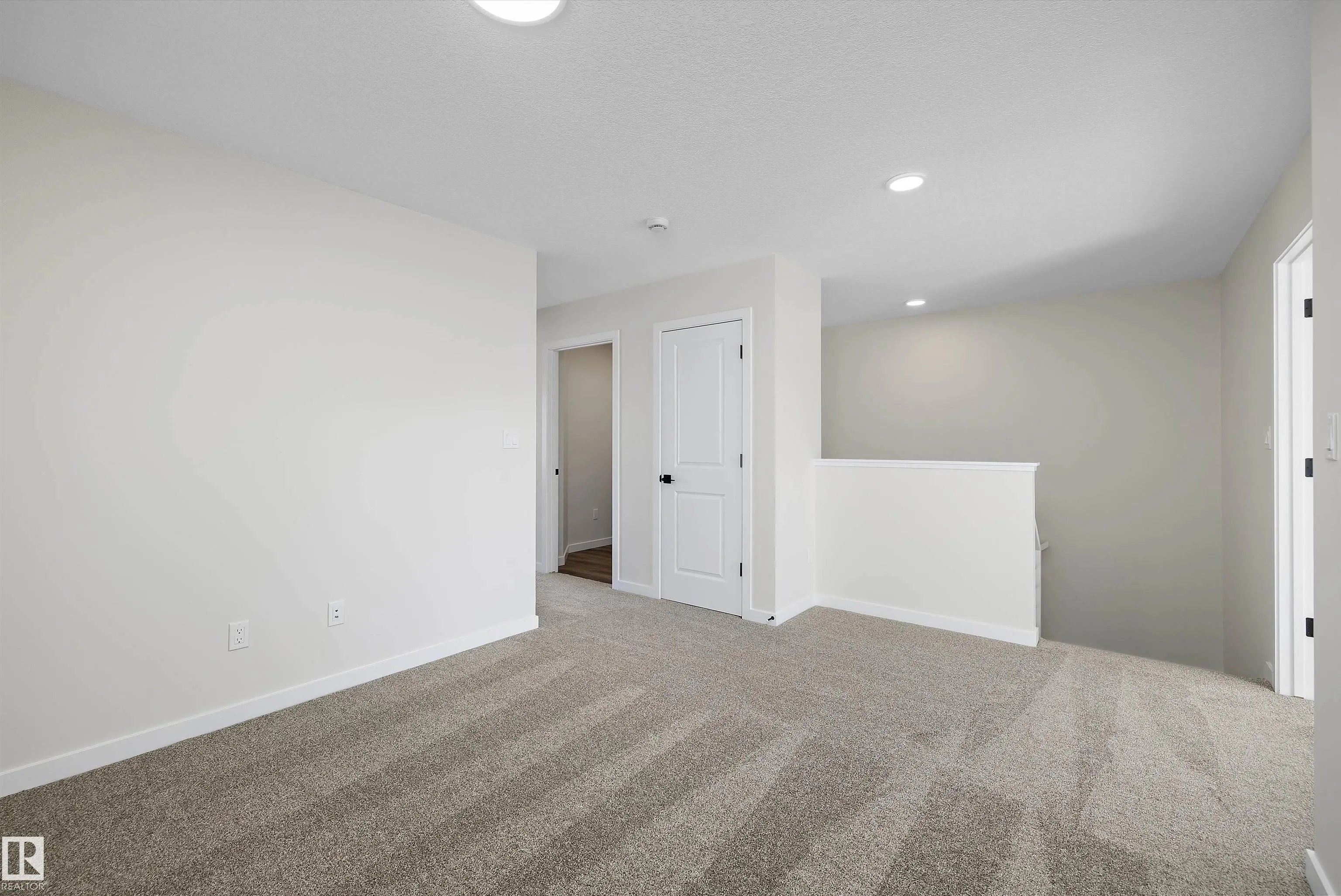 5308 Hawthorn Close