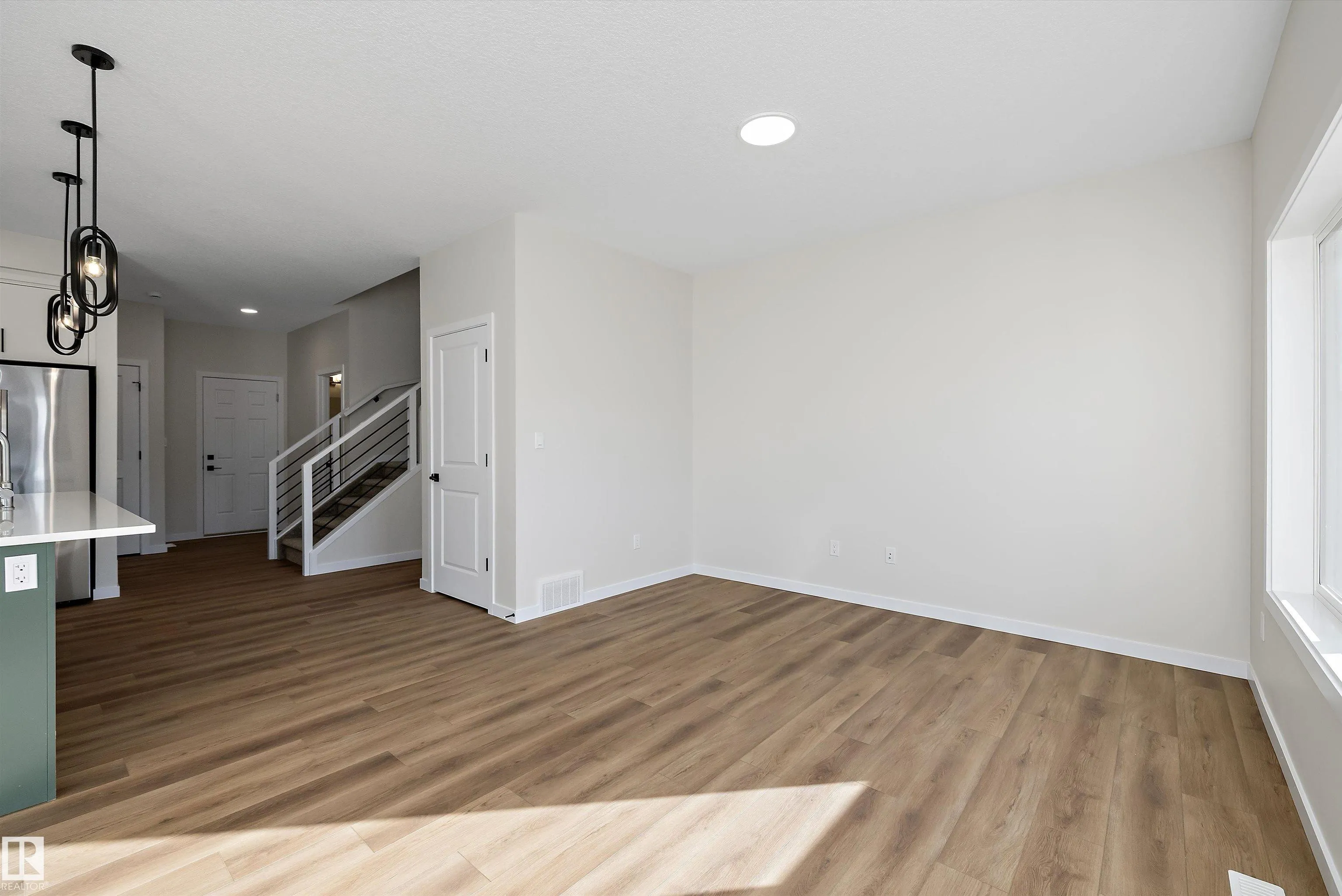 5308 Hawthorn Close