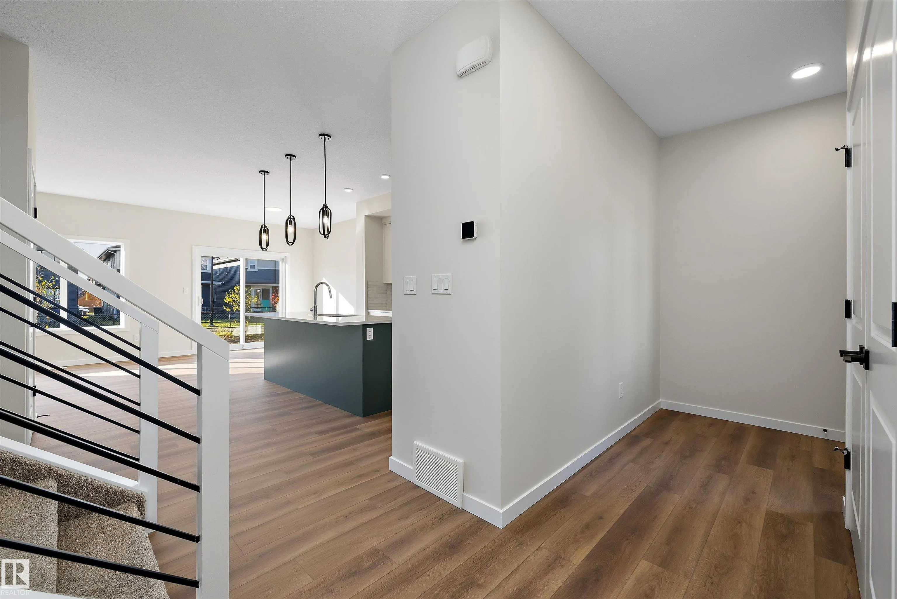 5308 Hawthorn Close