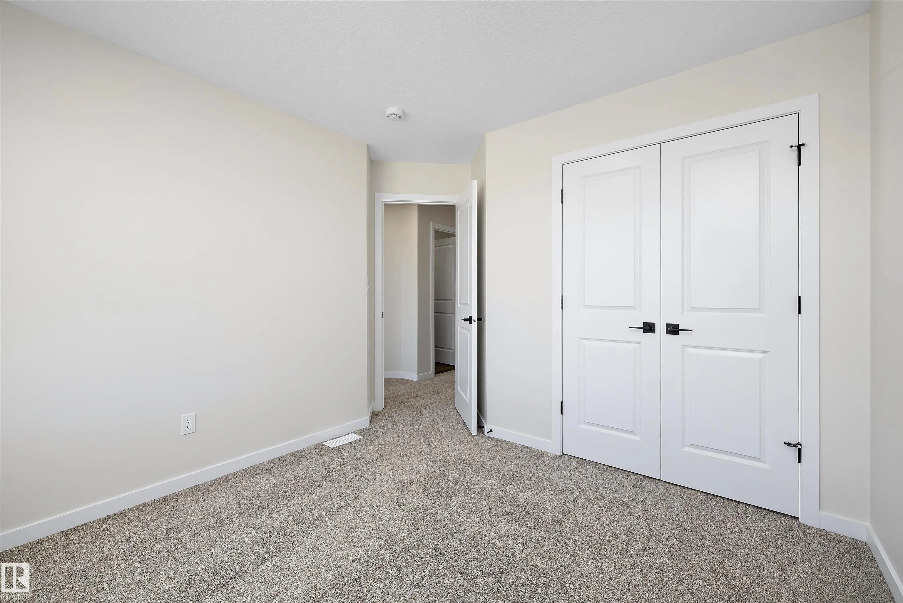 5308 Hawthorn Close