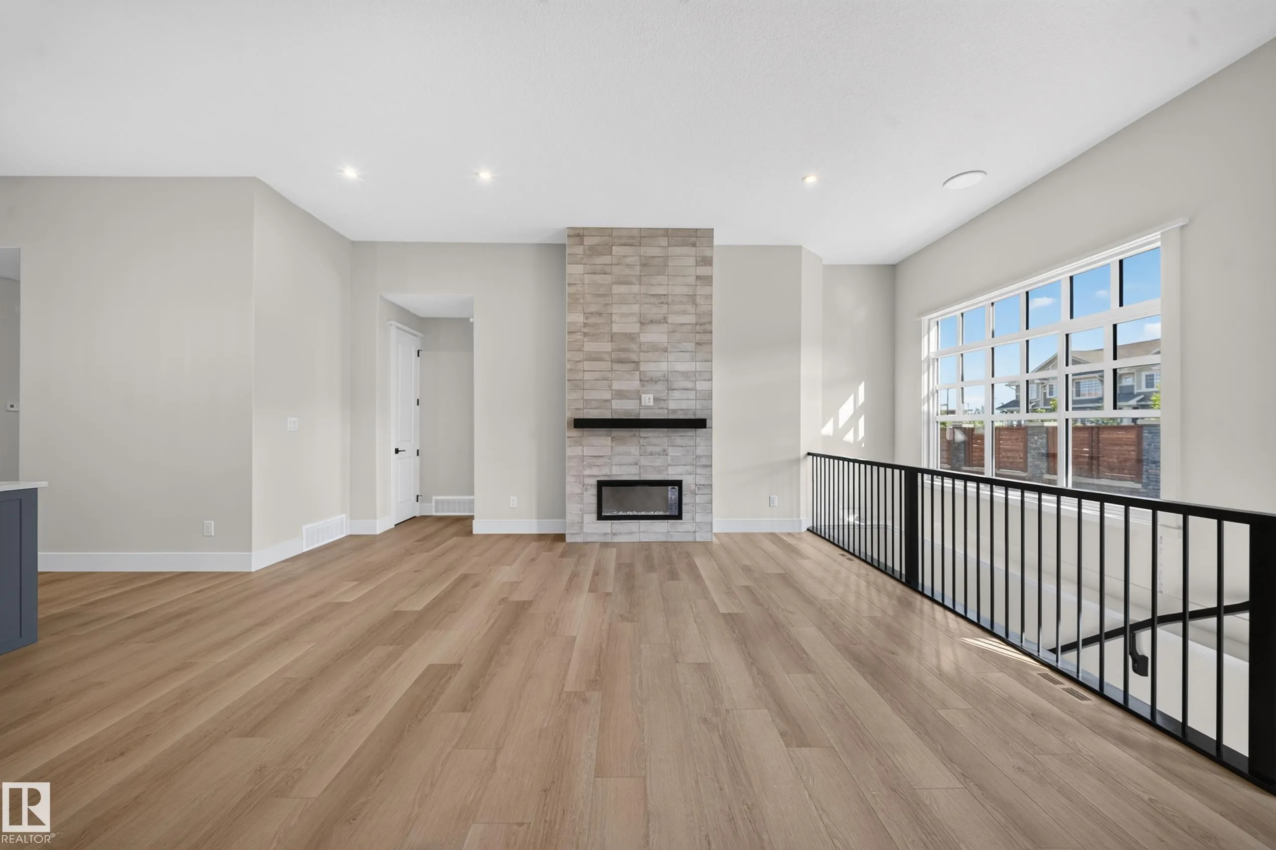 120 HILLSHIRE Boulevard