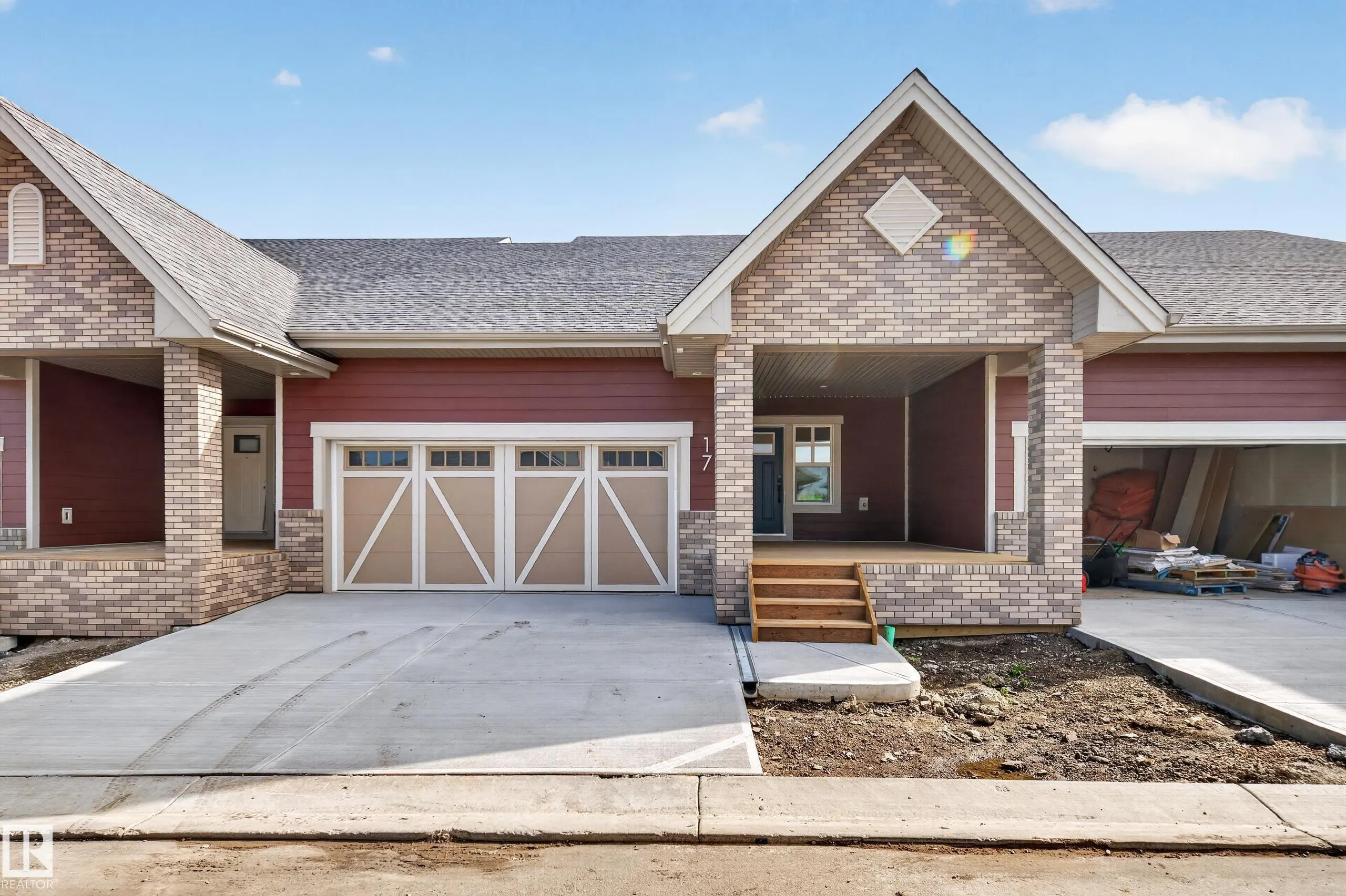 120 HILLSHIRE Boulevard