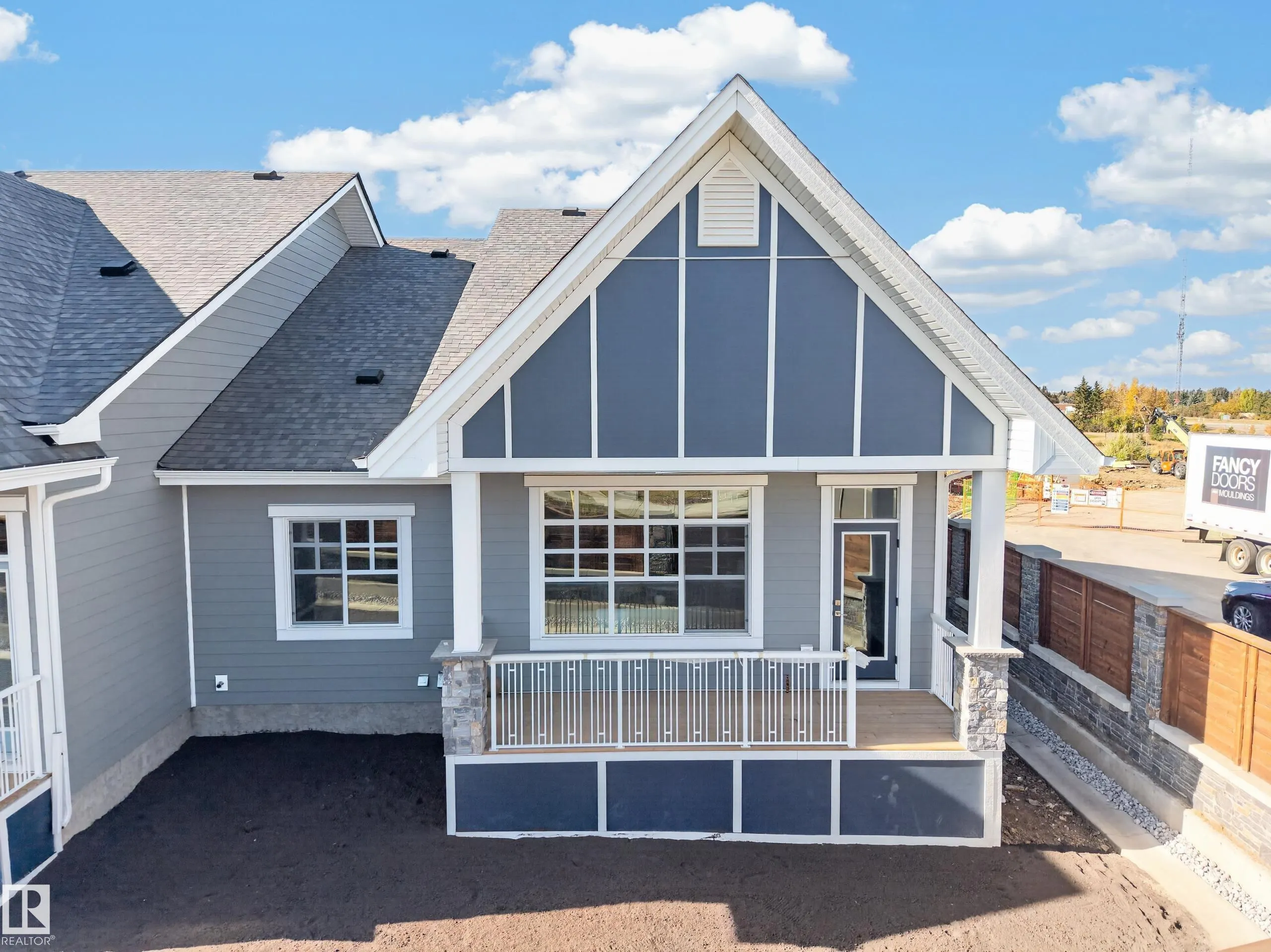 120 HILLSHIRE Boulevard