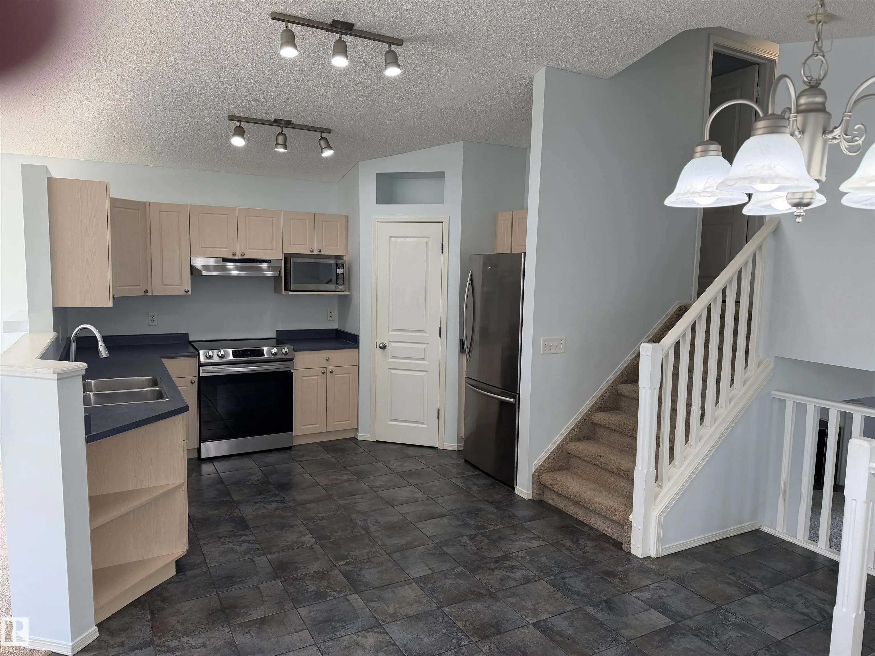 1316 GRANT Way