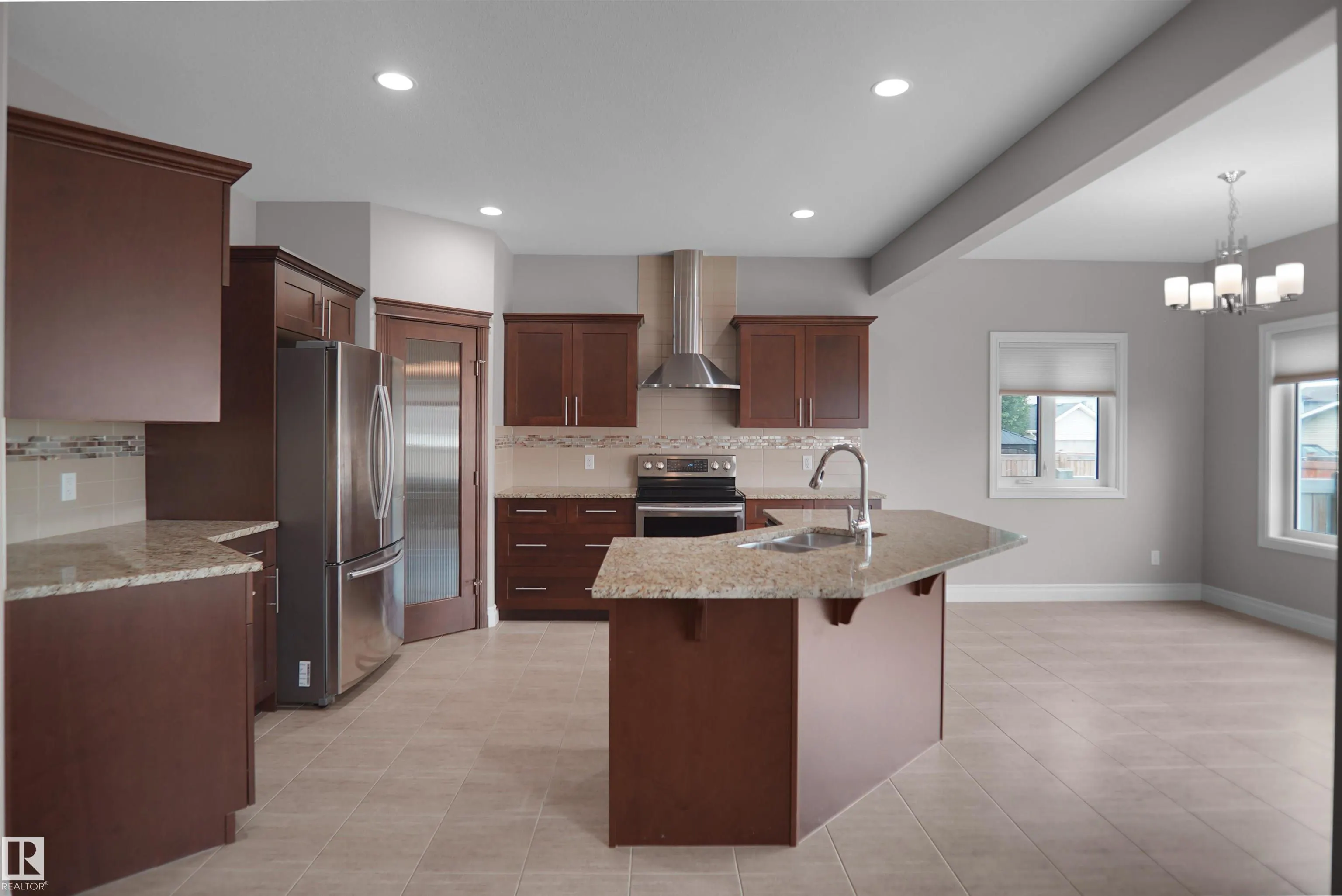 138 HENDERSON Link