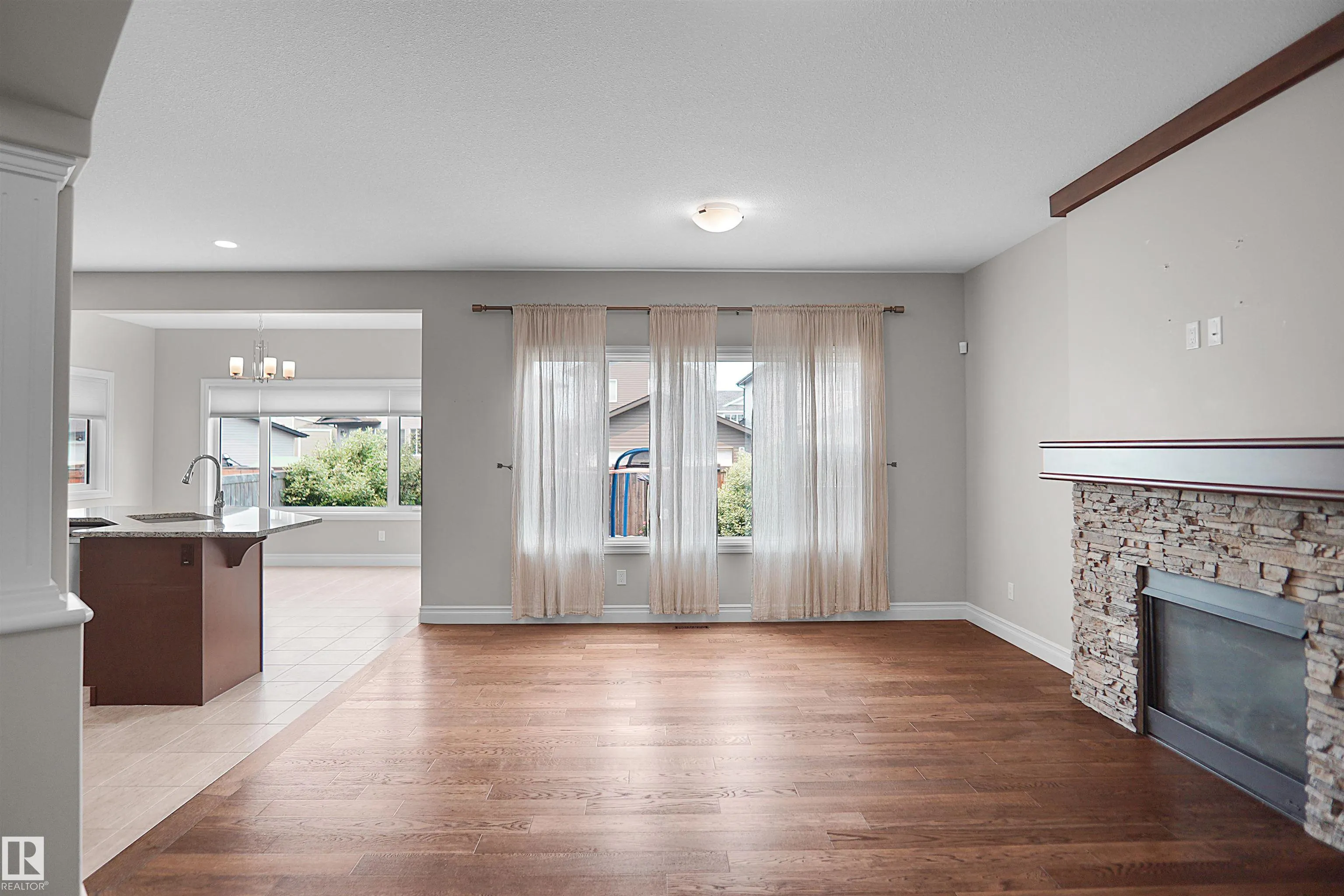 138 HENDERSON Link