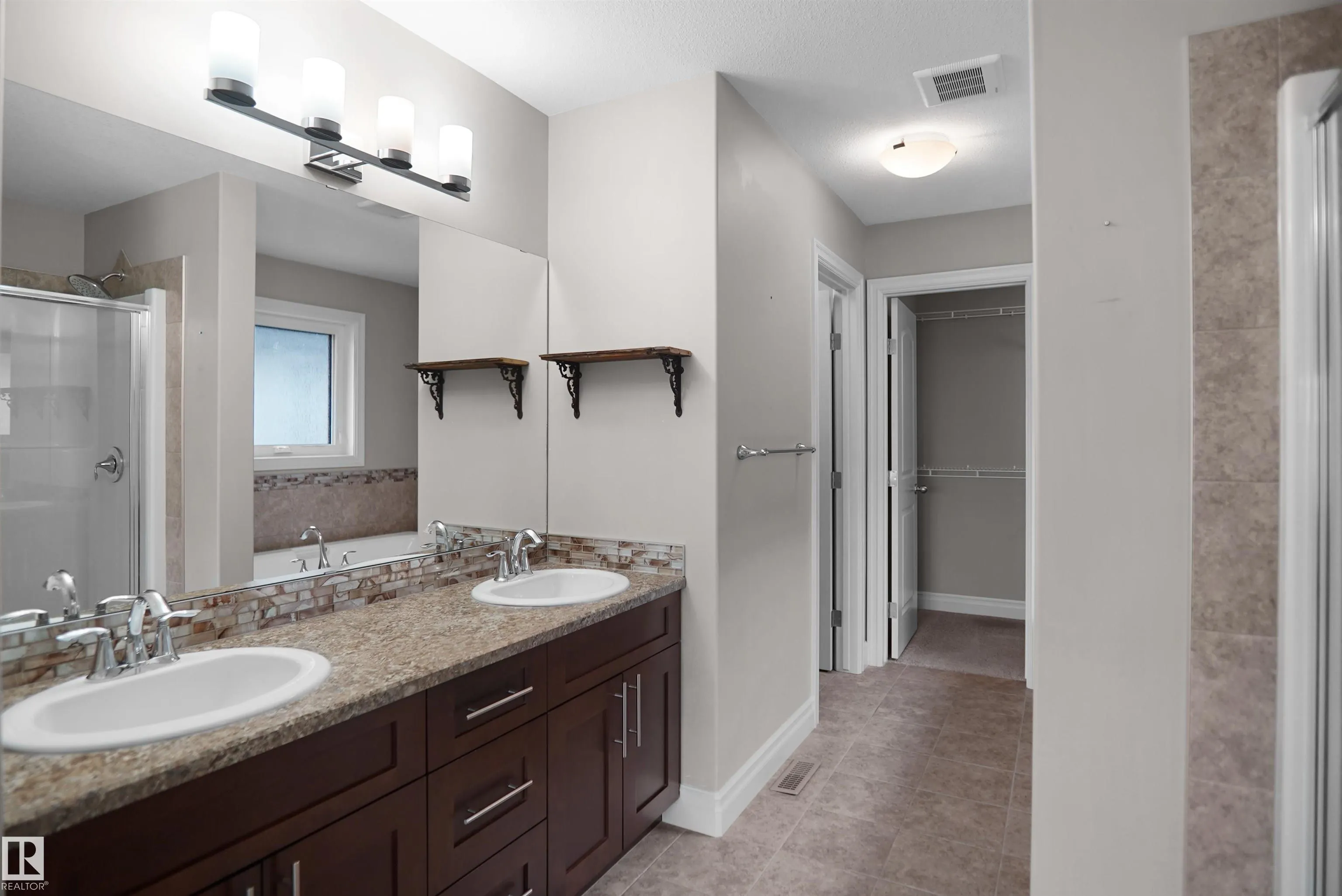138 HENDERSON Link