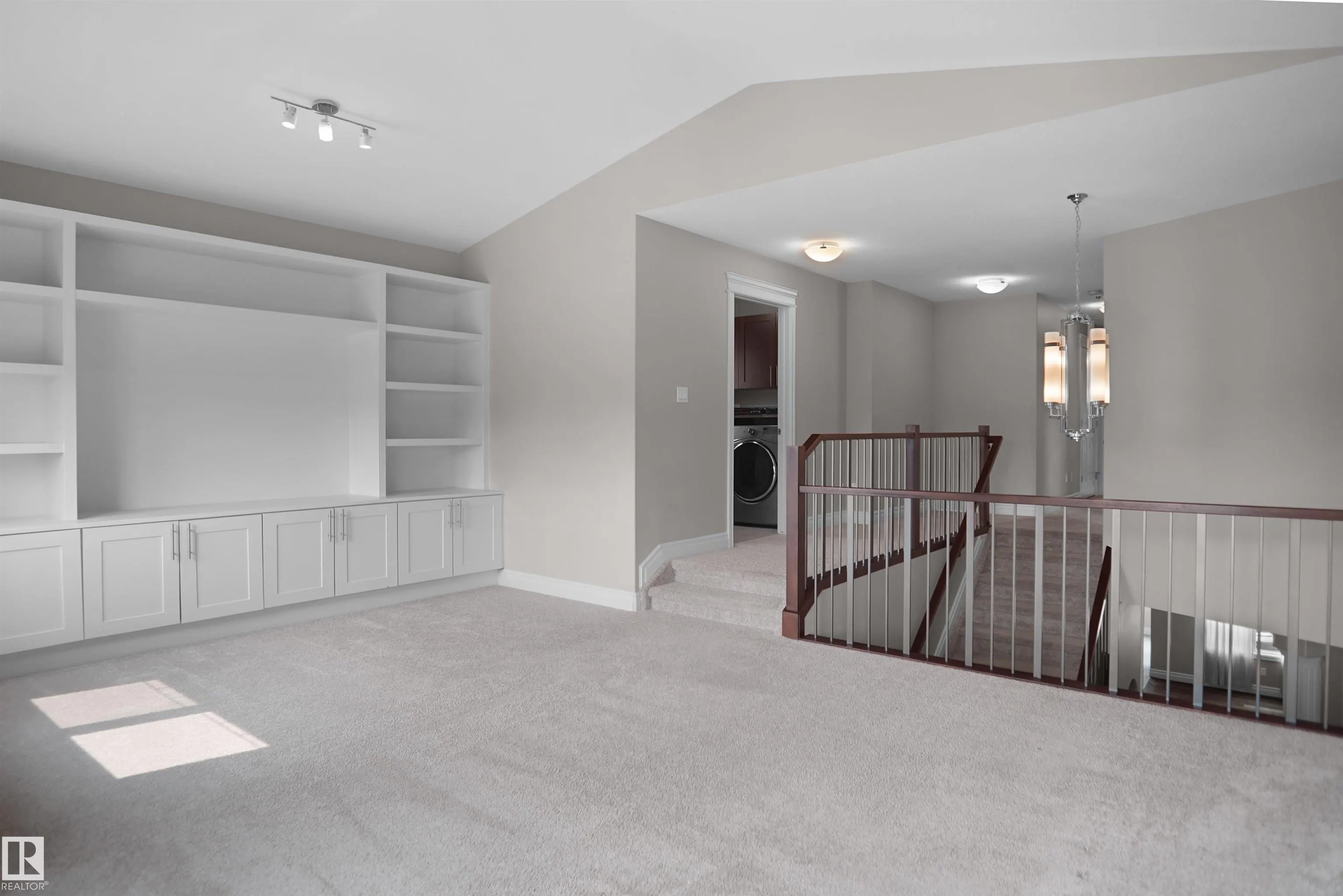 138 HENDERSON Link