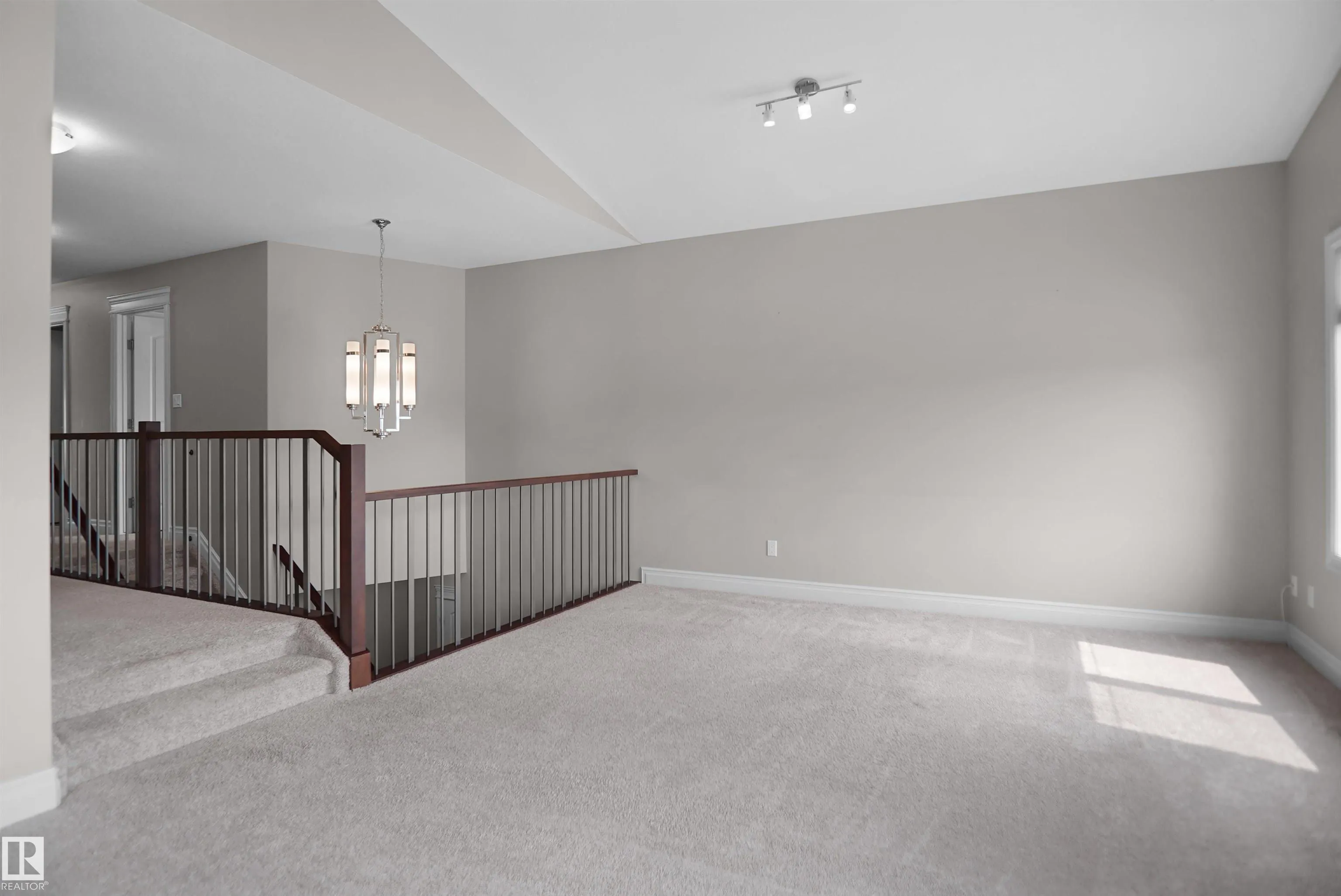 138 HENDERSON Link