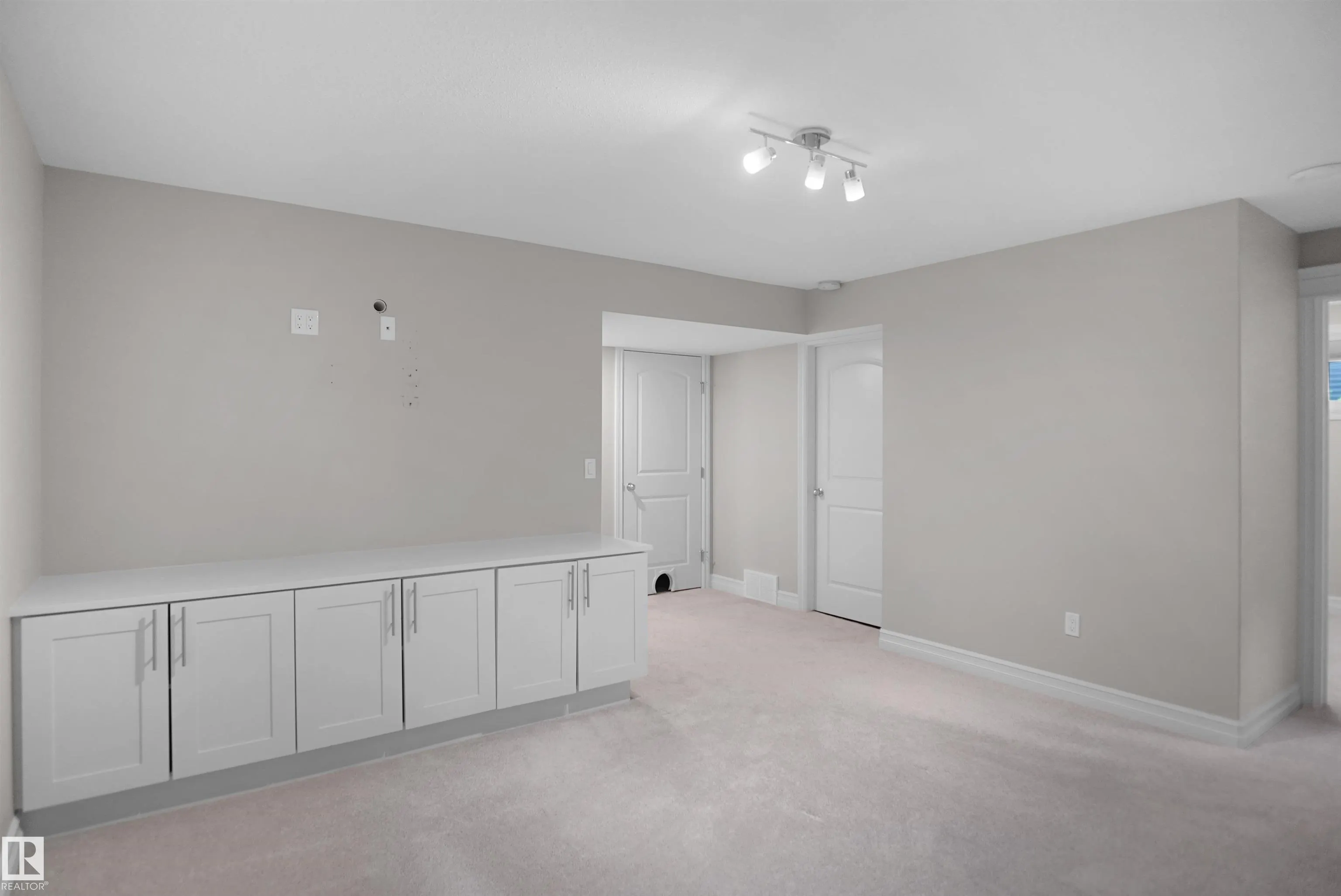 138 HENDERSON Link