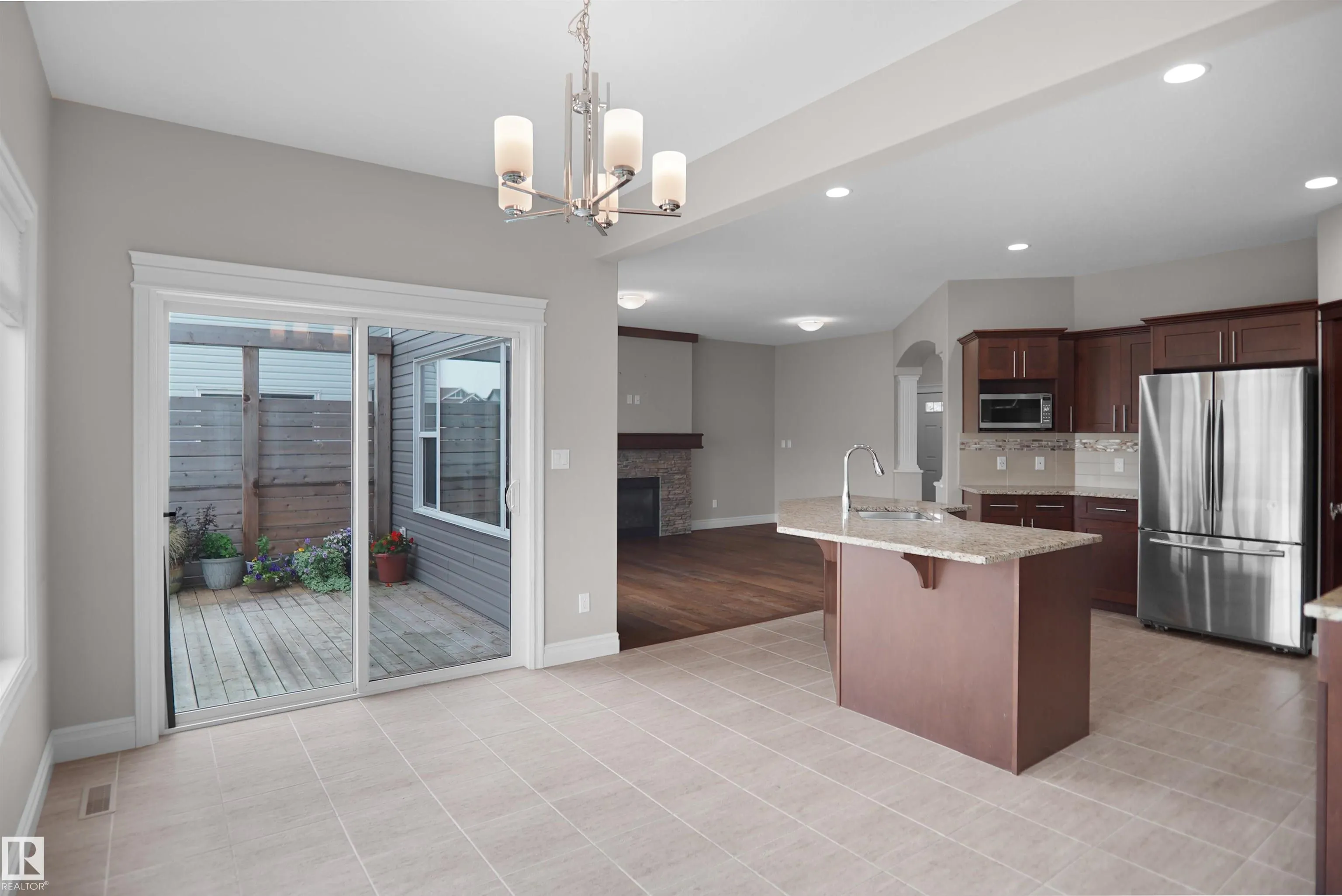 138 HENDERSON Link