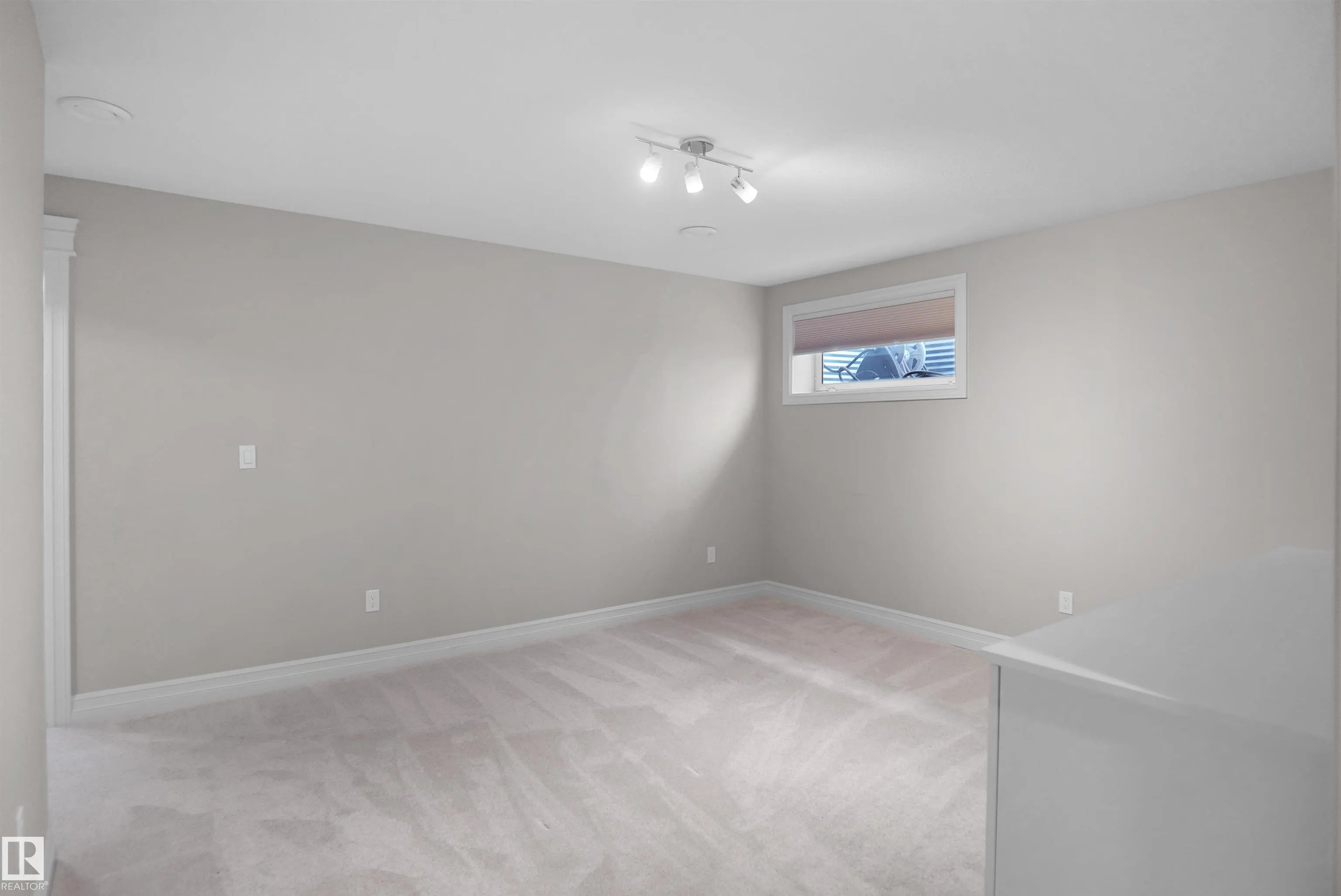 138 HENDERSON Link