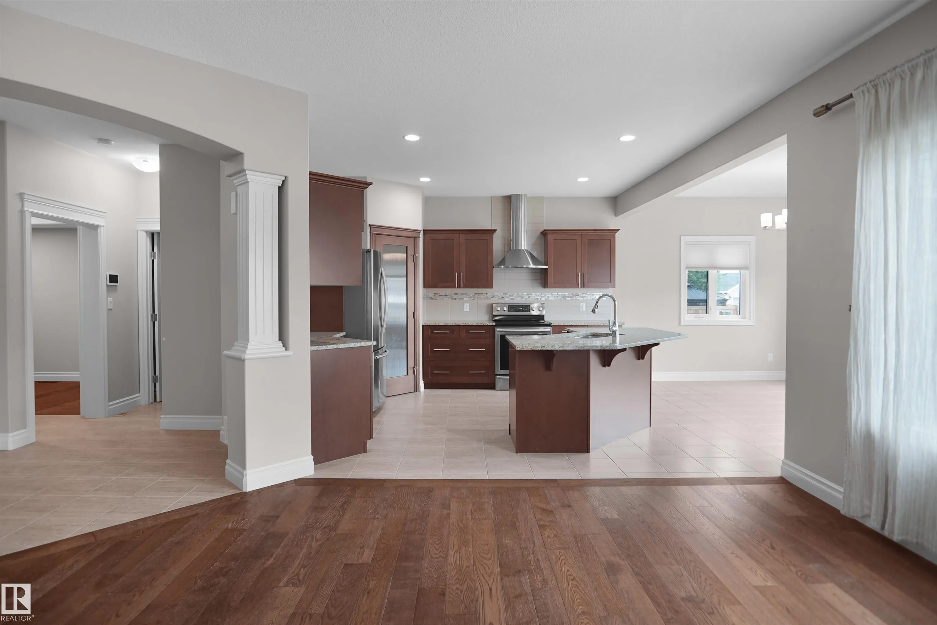 138 HENDERSON Link