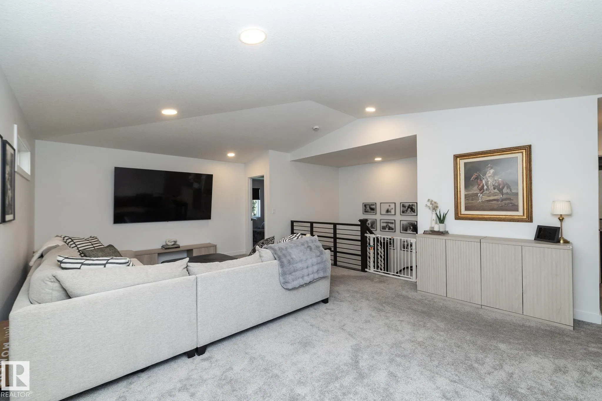 54 KINGSBURY Circle