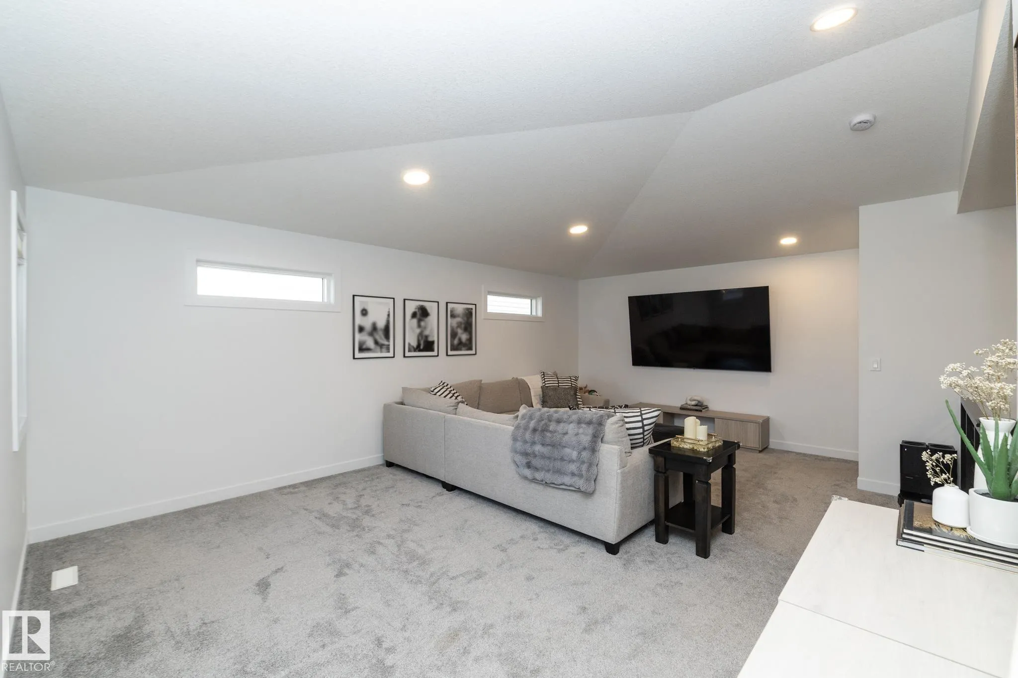 54 KINGSBURY Circle