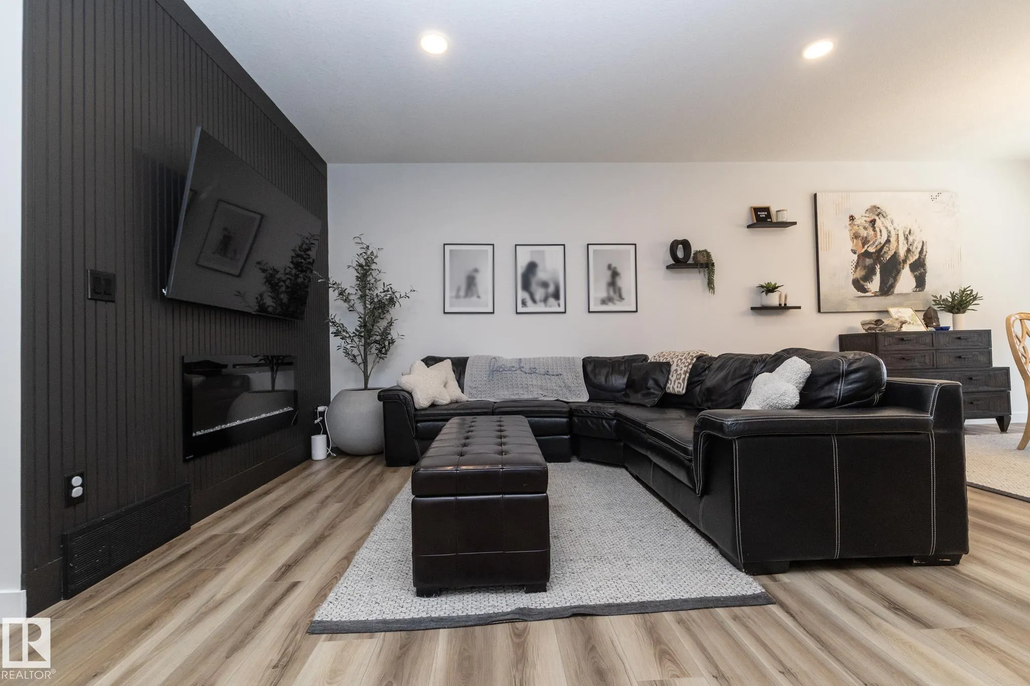 54 KINGSBURY Circle
