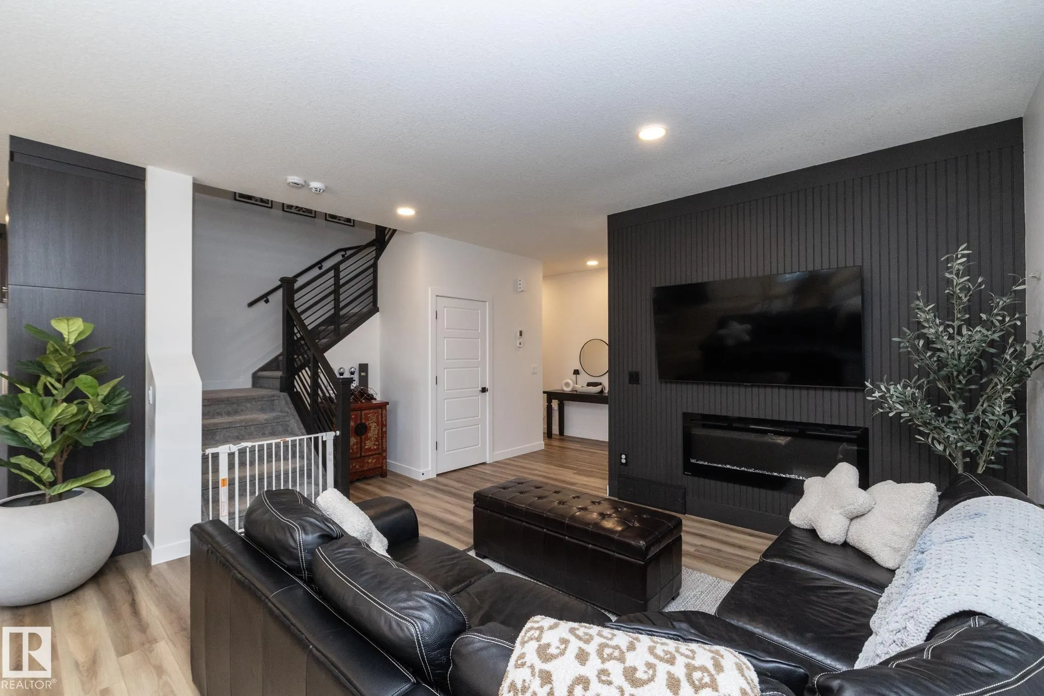 54 KINGSBURY Circle