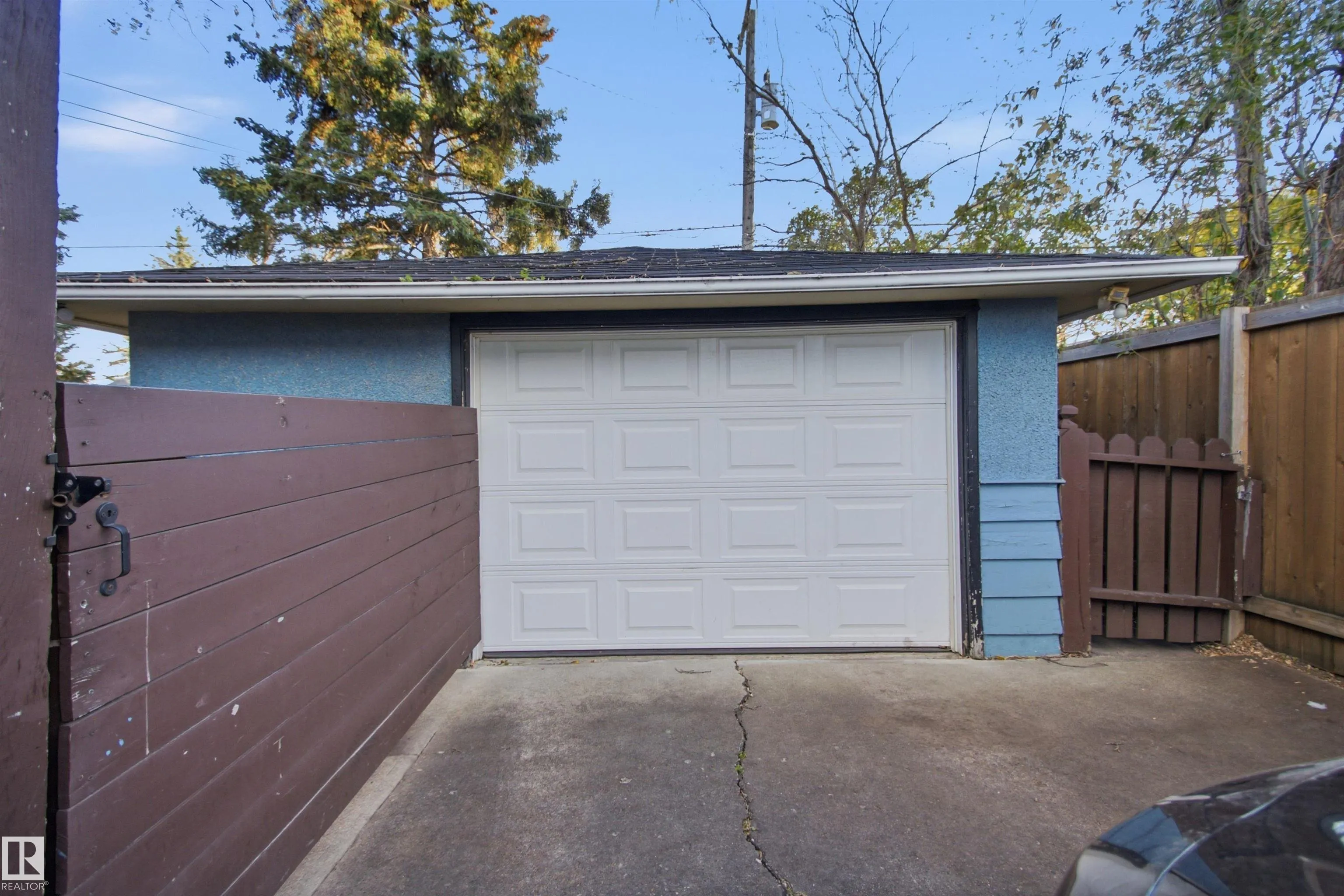 15933 95 Avenue