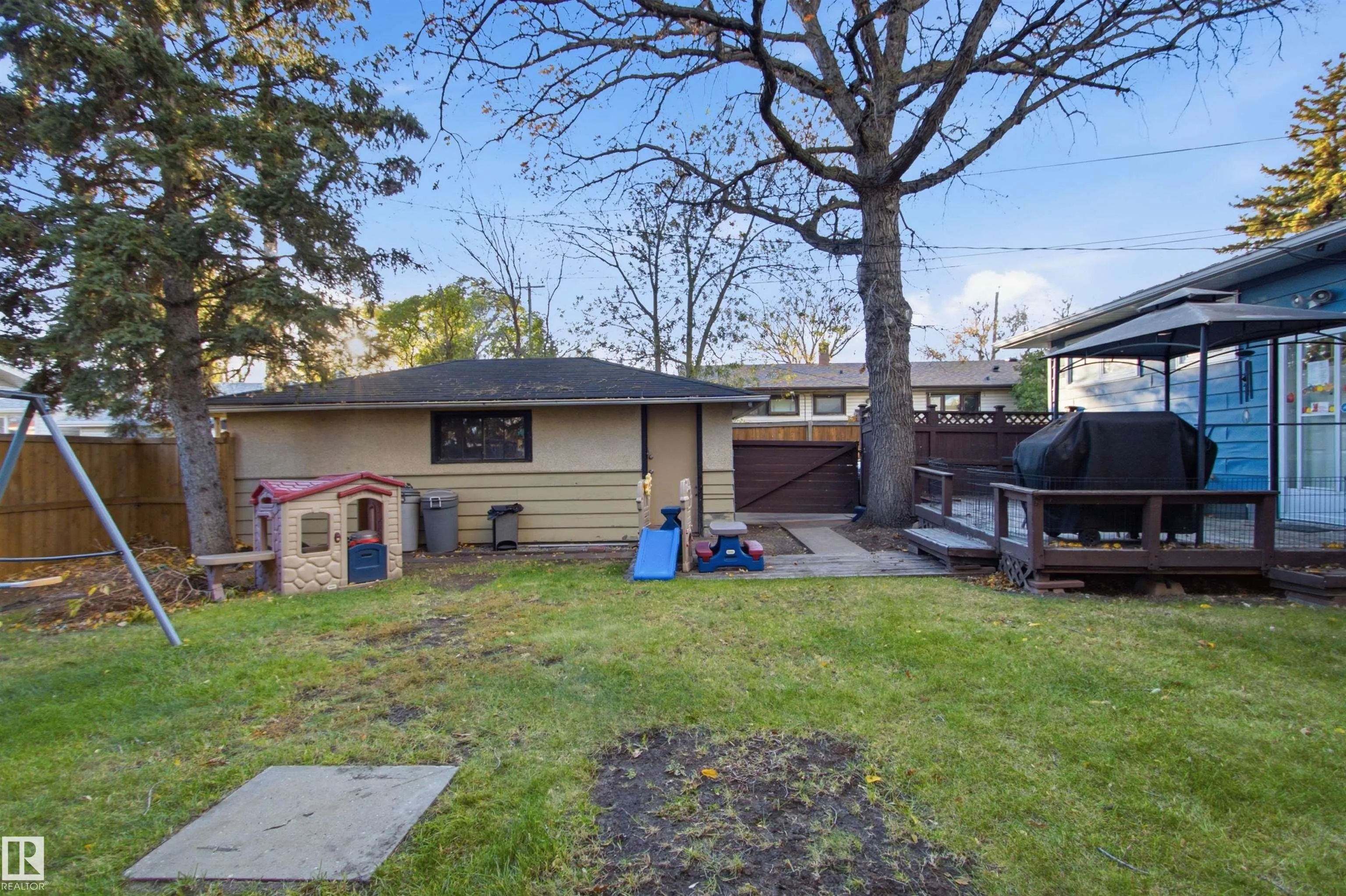 15933 95 Avenue