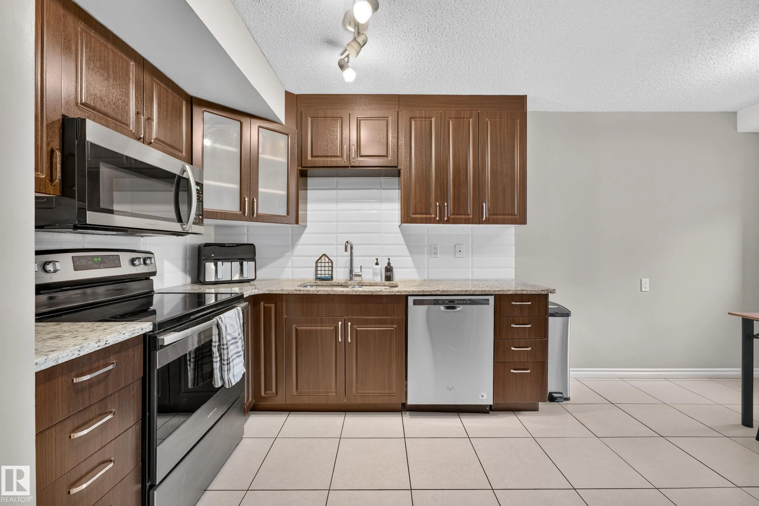 1209 HOOKE Road