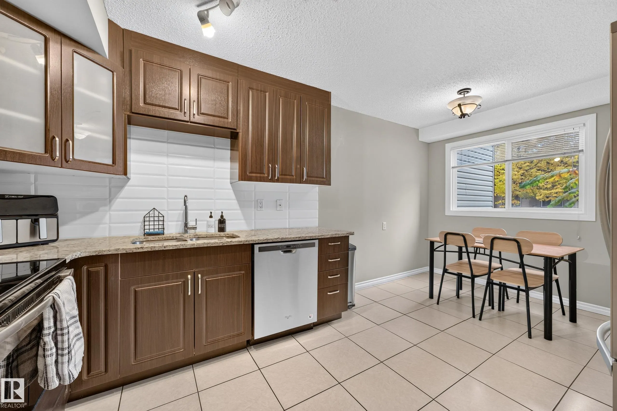 1209 HOOKE Road